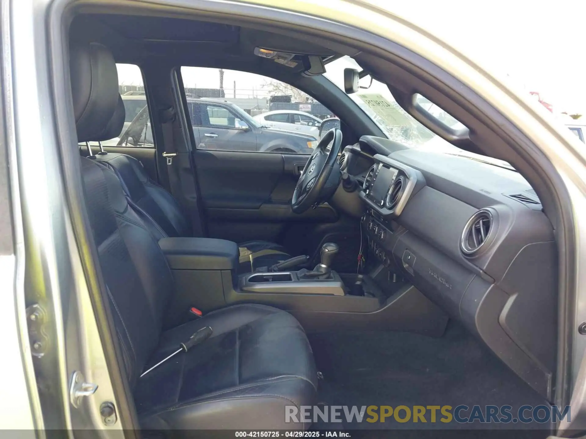 5 Photograph of a damaged car 3TMAZ5CN7LM138859 TOYOTA TACOMA 2020