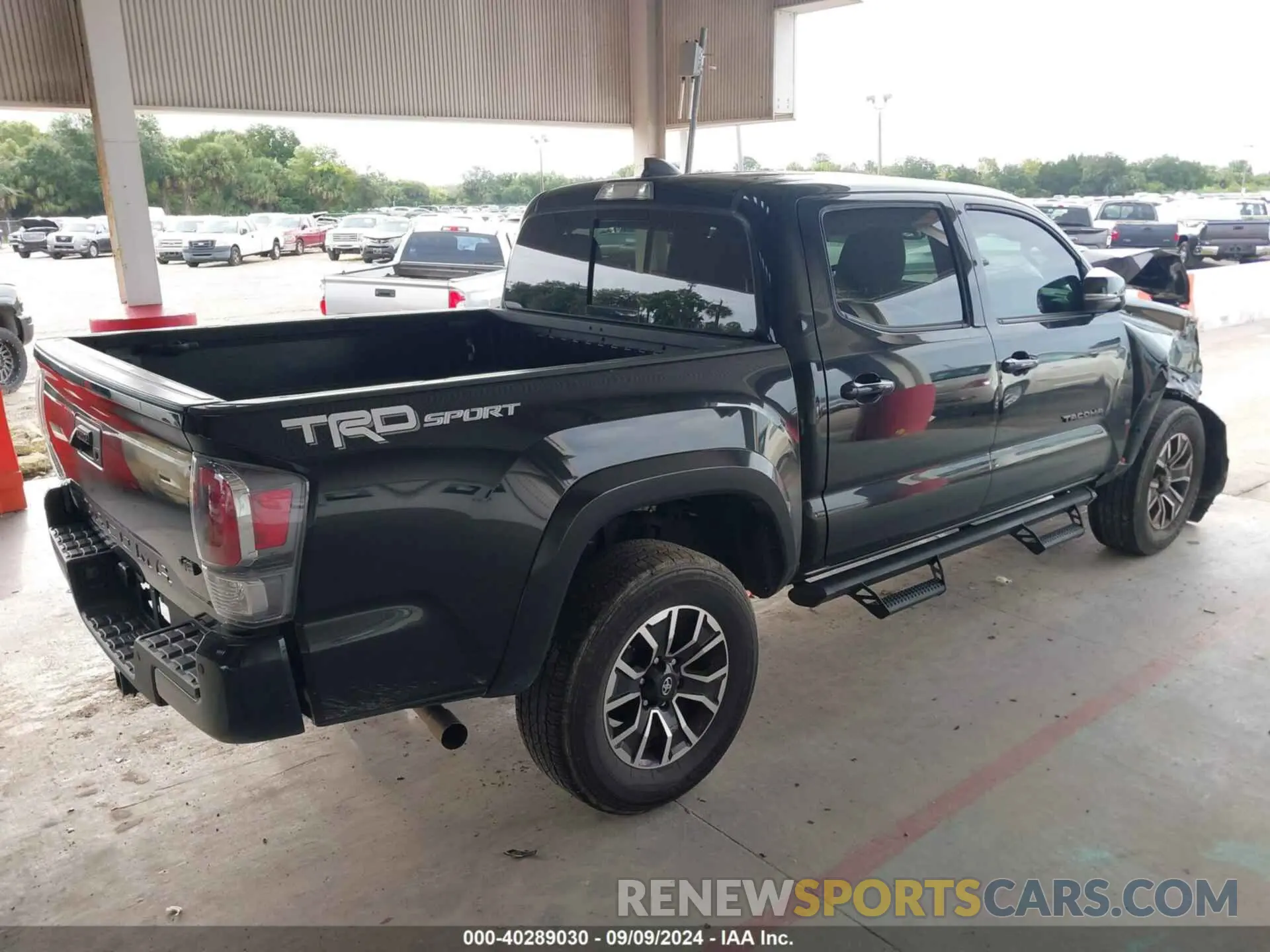 4 Photograph of a damaged car 3TMAZ5CN8LM121147 TOYOTA TACOMA 2020