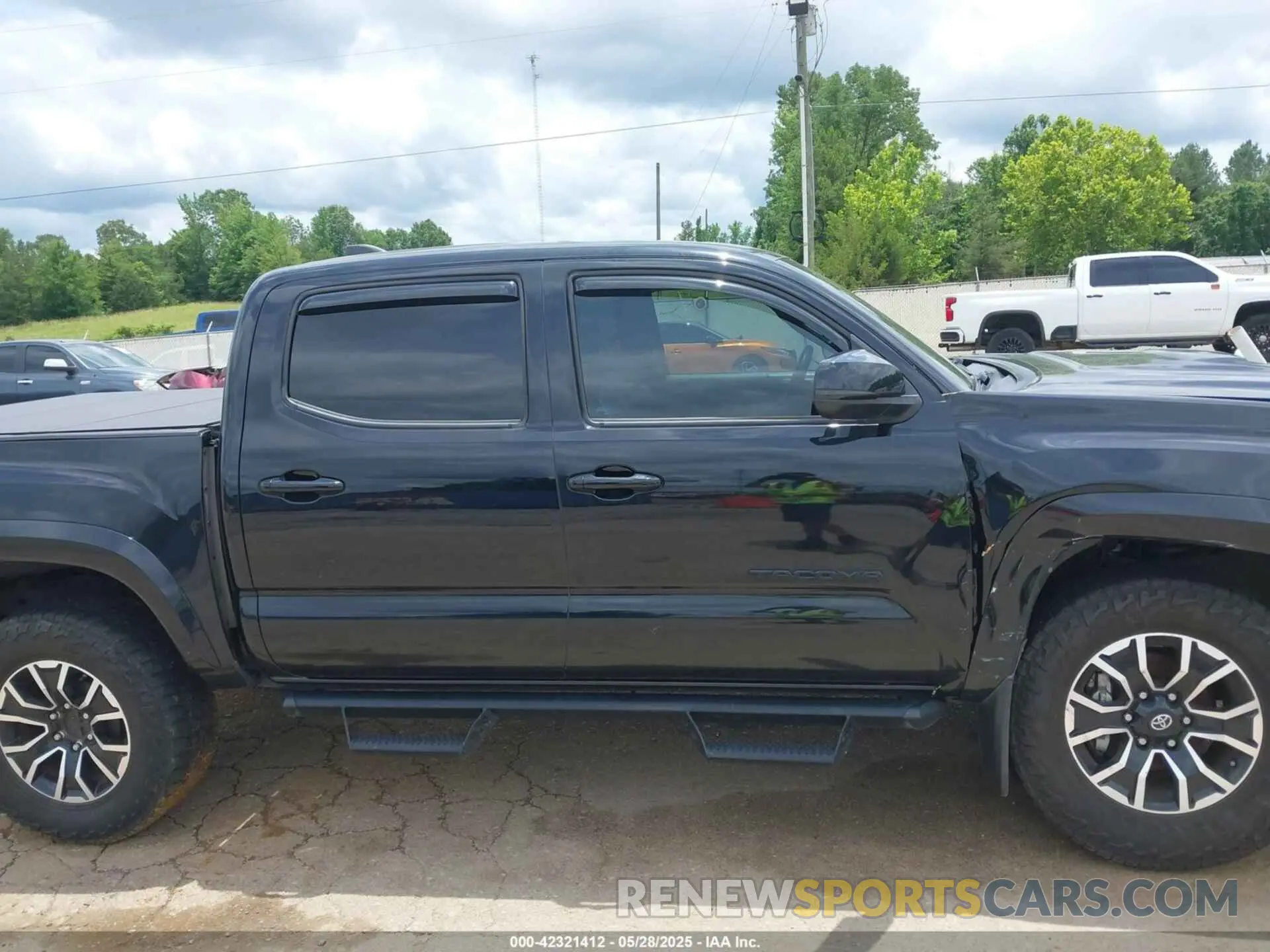 13 Photograph of a damaged car 3TMAZ5CN8LM138501 TOYOTA TACOMA 2020