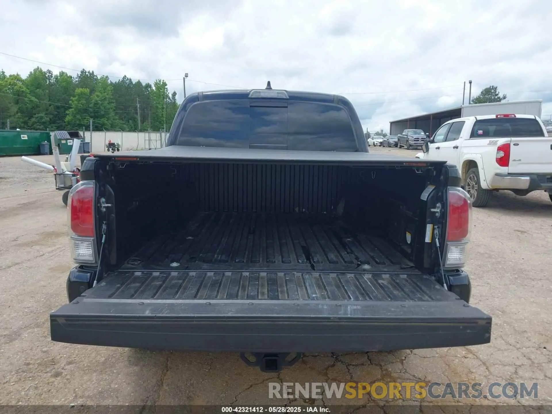 16 Photograph of a damaged car 3TMAZ5CN8LM138501 TOYOTA TACOMA 2020