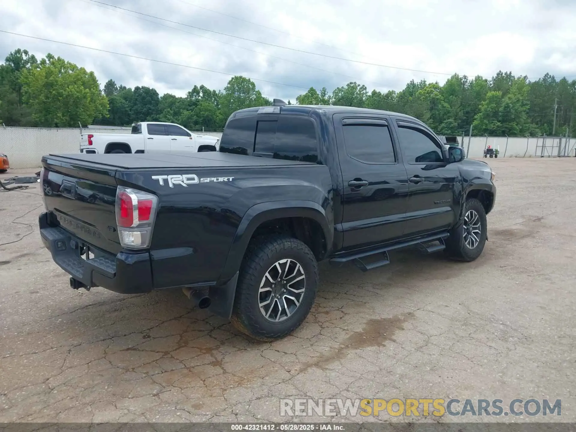 4 Photograph of a damaged car 3TMAZ5CN8LM138501 TOYOTA TACOMA 2020