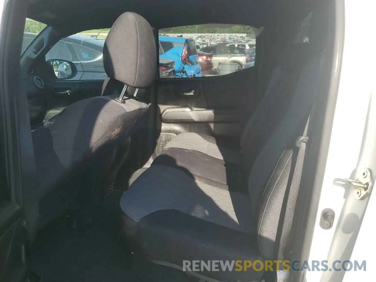 10 Photograph of a damaged car 3TMAZ5CN9LM123408 TOYOTA TACOMA 2020