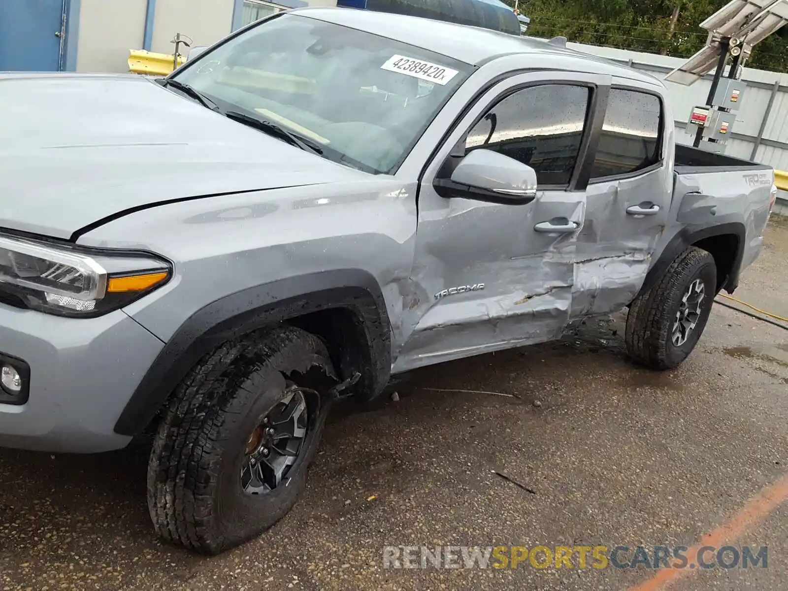 9 Photograph of a damaged car 3TMAZ5CN9LM129421 TOYOTA TACOMA 2020