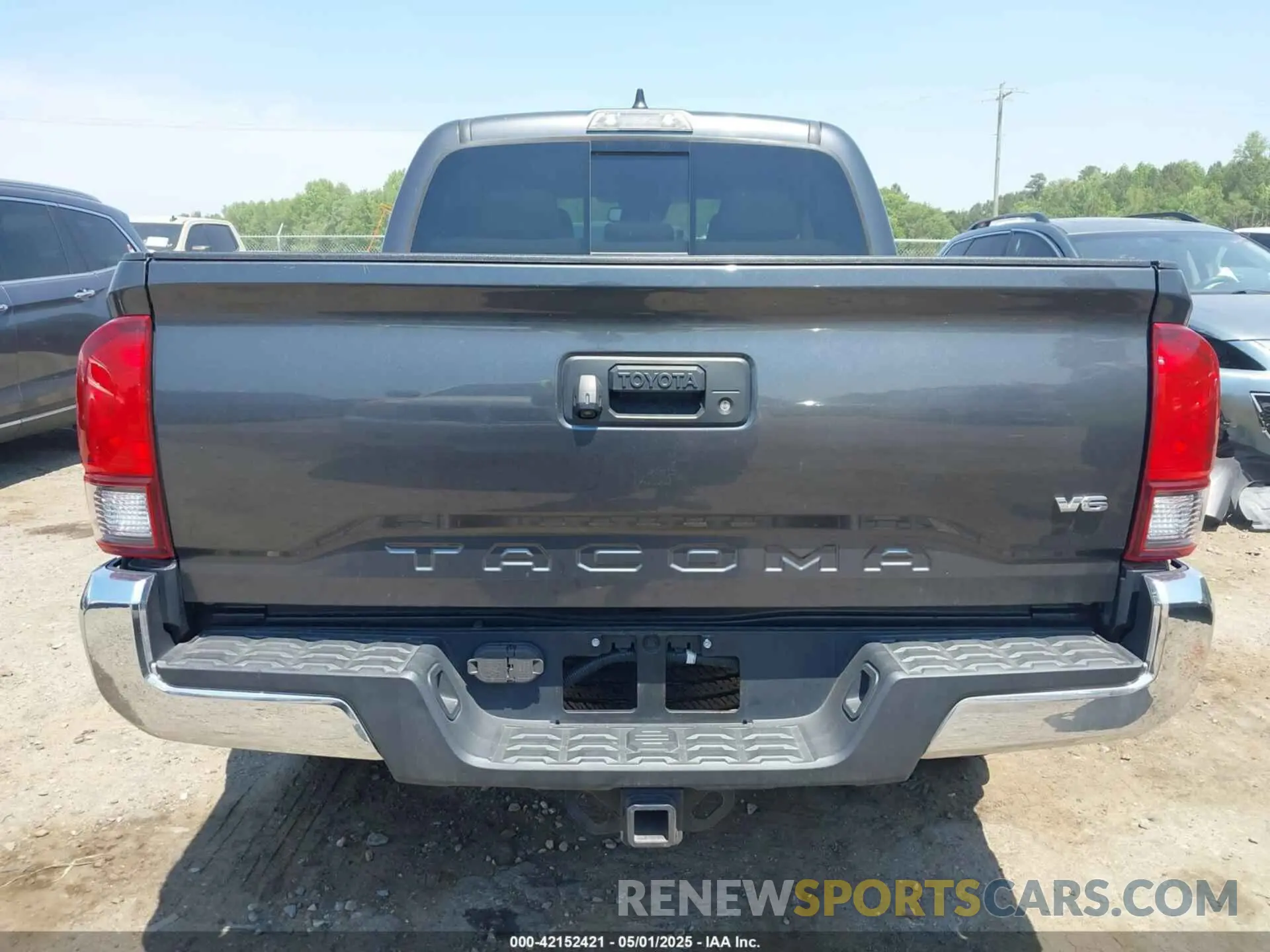 16 Photograph of a damaged car 3TMAZ5CNXLM123305 TOYOTA TACOMA 2020
