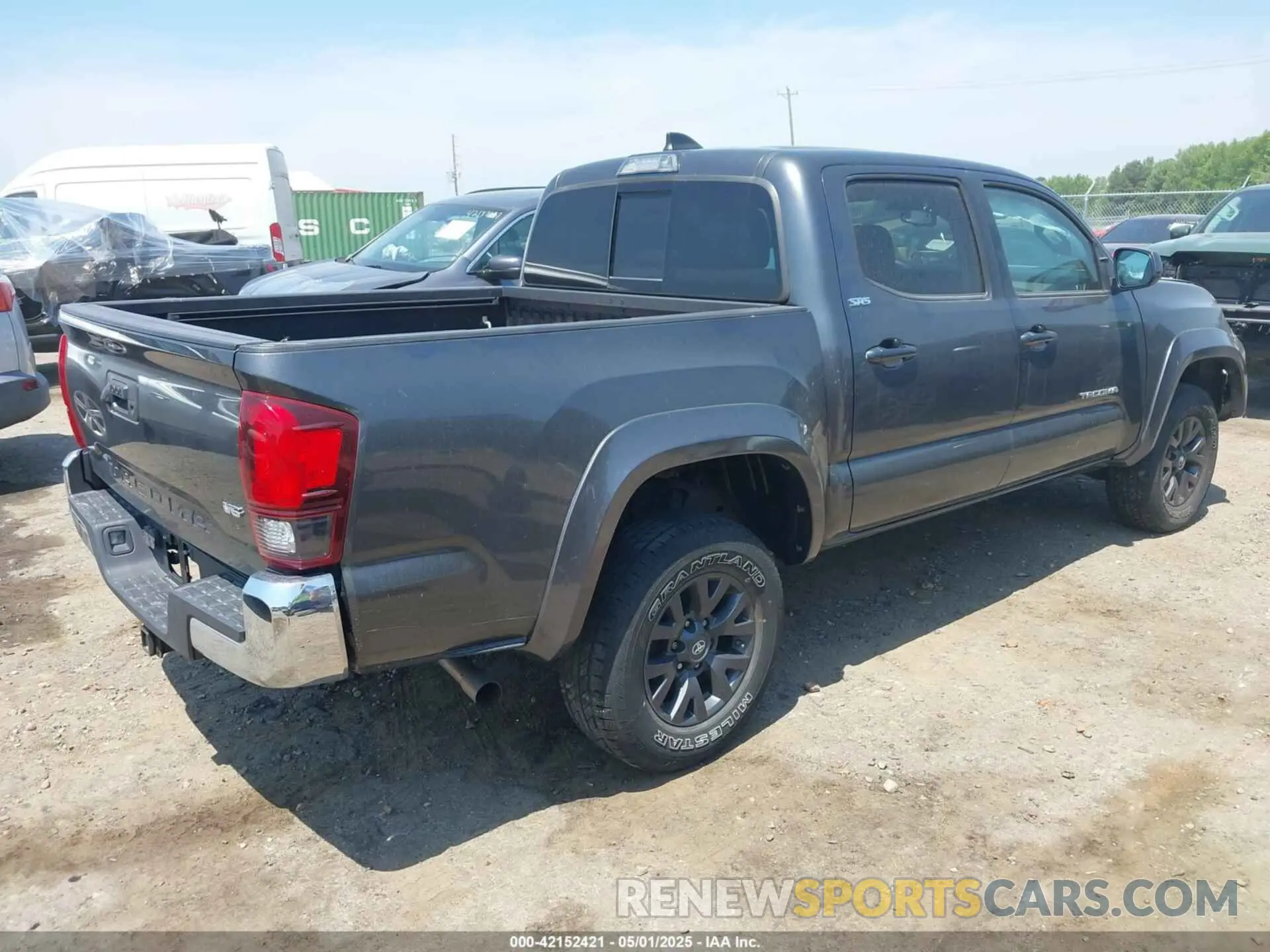 4 Photograph of a damaged car 3TMAZ5CNXLM123305 TOYOTA TACOMA 2020