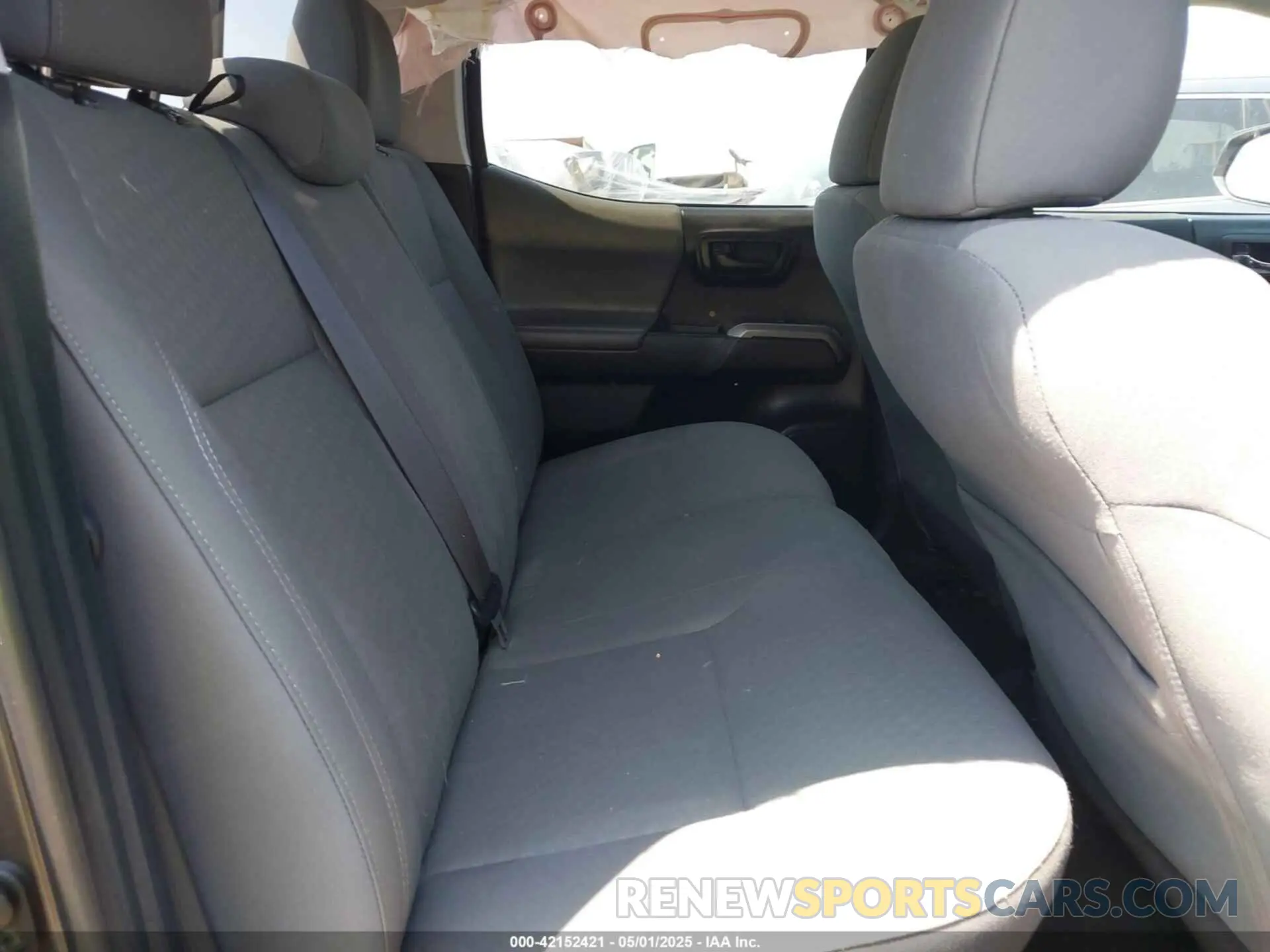 8 Photograph of a damaged car 3TMAZ5CNXLM123305 TOYOTA TACOMA 2020