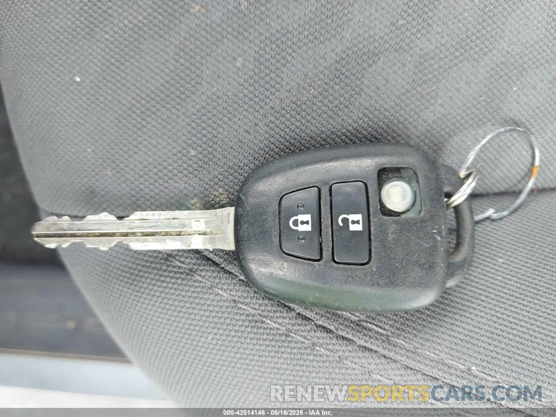11 Photograph of a damaged car 3TMAZ5CNXLM135065 TOYOTA TACOMA 2020