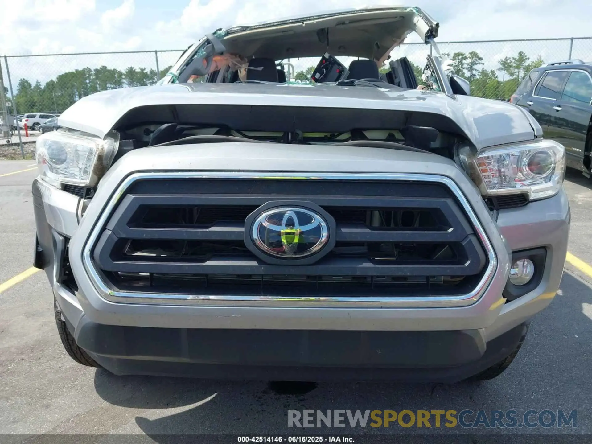 12 Photograph of a damaged car 3TMAZ5CNXLM135065 TOYOTA TACOMA 2020