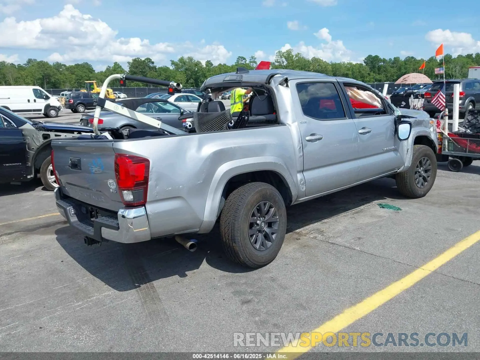 4 Photograph of a damaged car 3TMAZ5CNXLM135065 TOYOTA TACOMA 2020