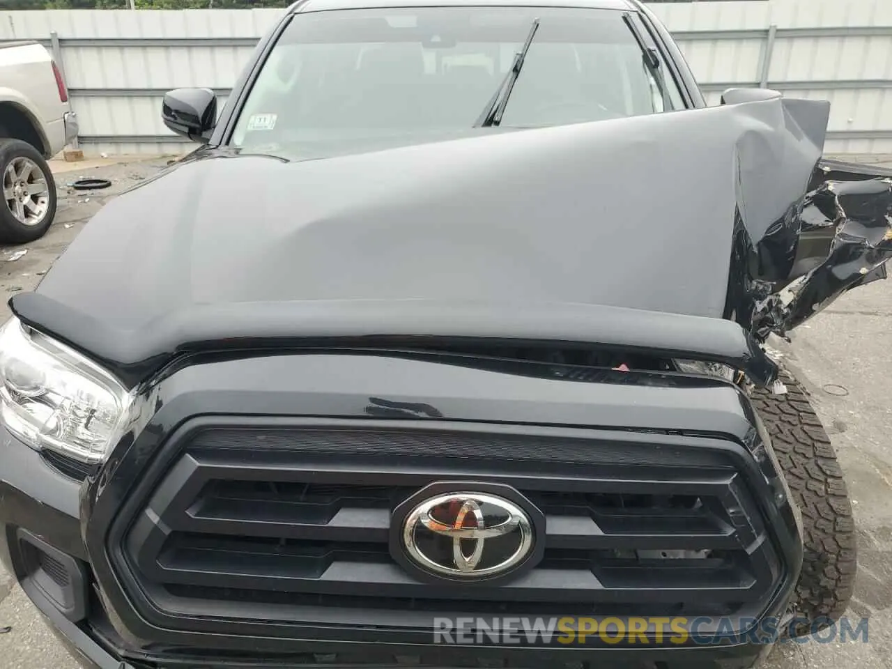 11 Photograph of a damaged car 3TMCZ5AN0LM295046 TOYOTA TACOMA 2020