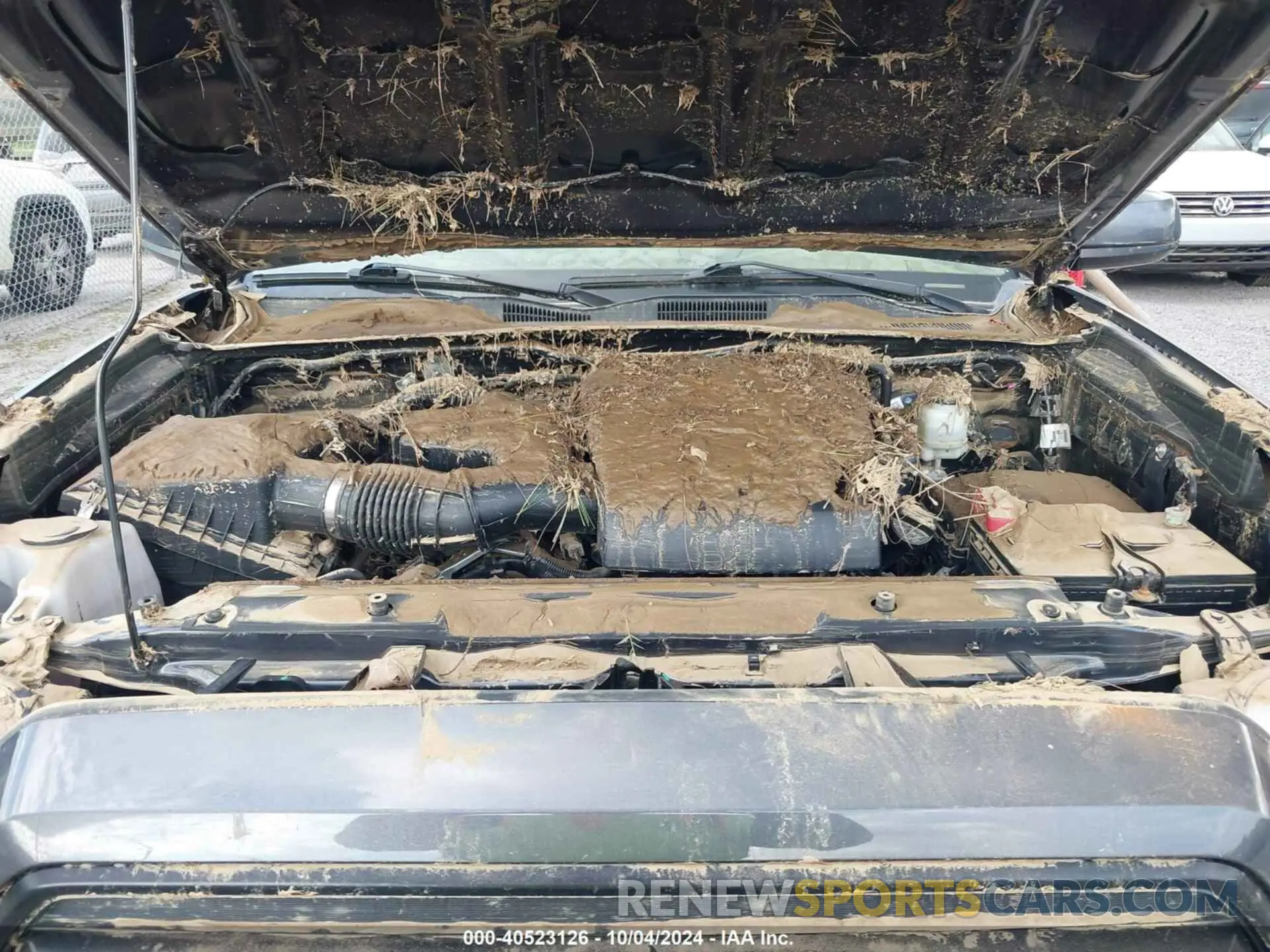 10 Photograph of a damaged car 3TMCZ5AN0LM353818 TOYOTA TACOMA 2020