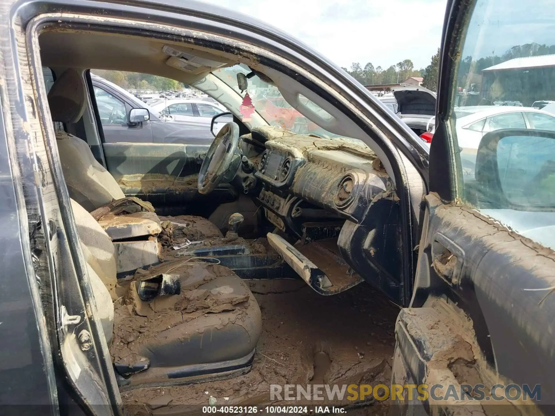 5 Photograph of a damaged car 3TMCZ5AN0LM353818 TOYOTA TACOMA 2020