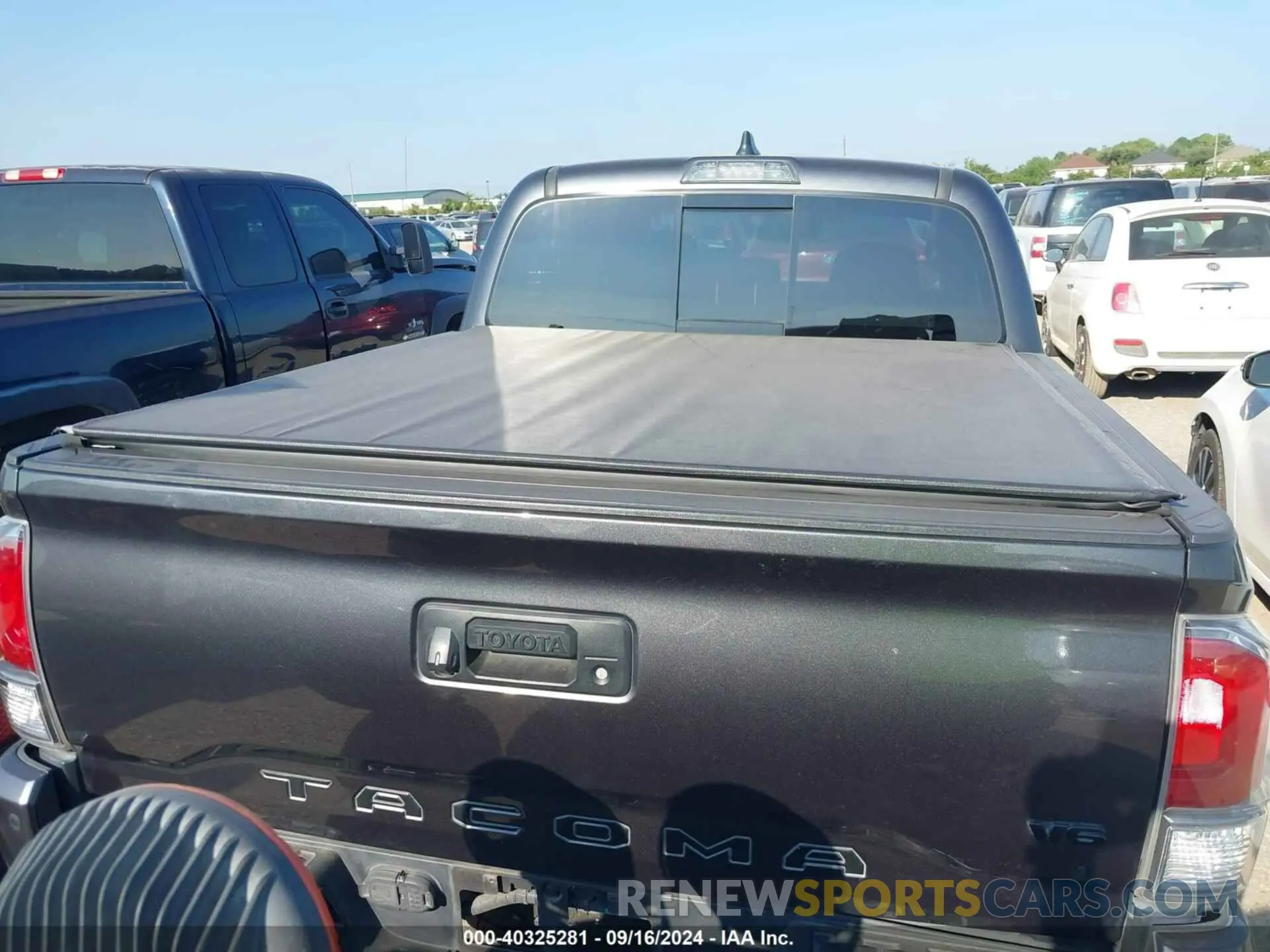 16 Photograph of a damaged car 3TMCZ5AN1LM291829 TOYOTA TACOMA 2020