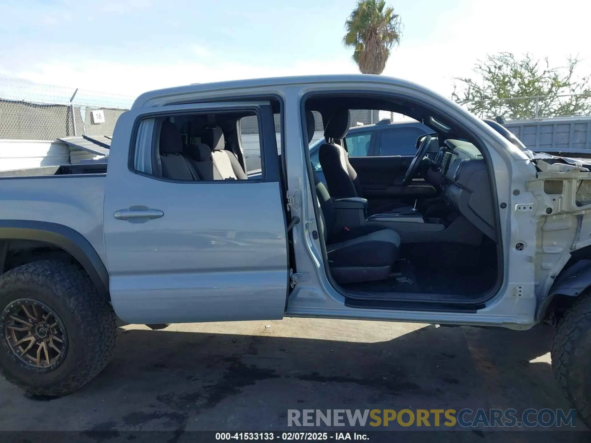 13 Photograph of a damaged car 3TMCZ5AN1LM293791 TOYOTA TACOMA 2020