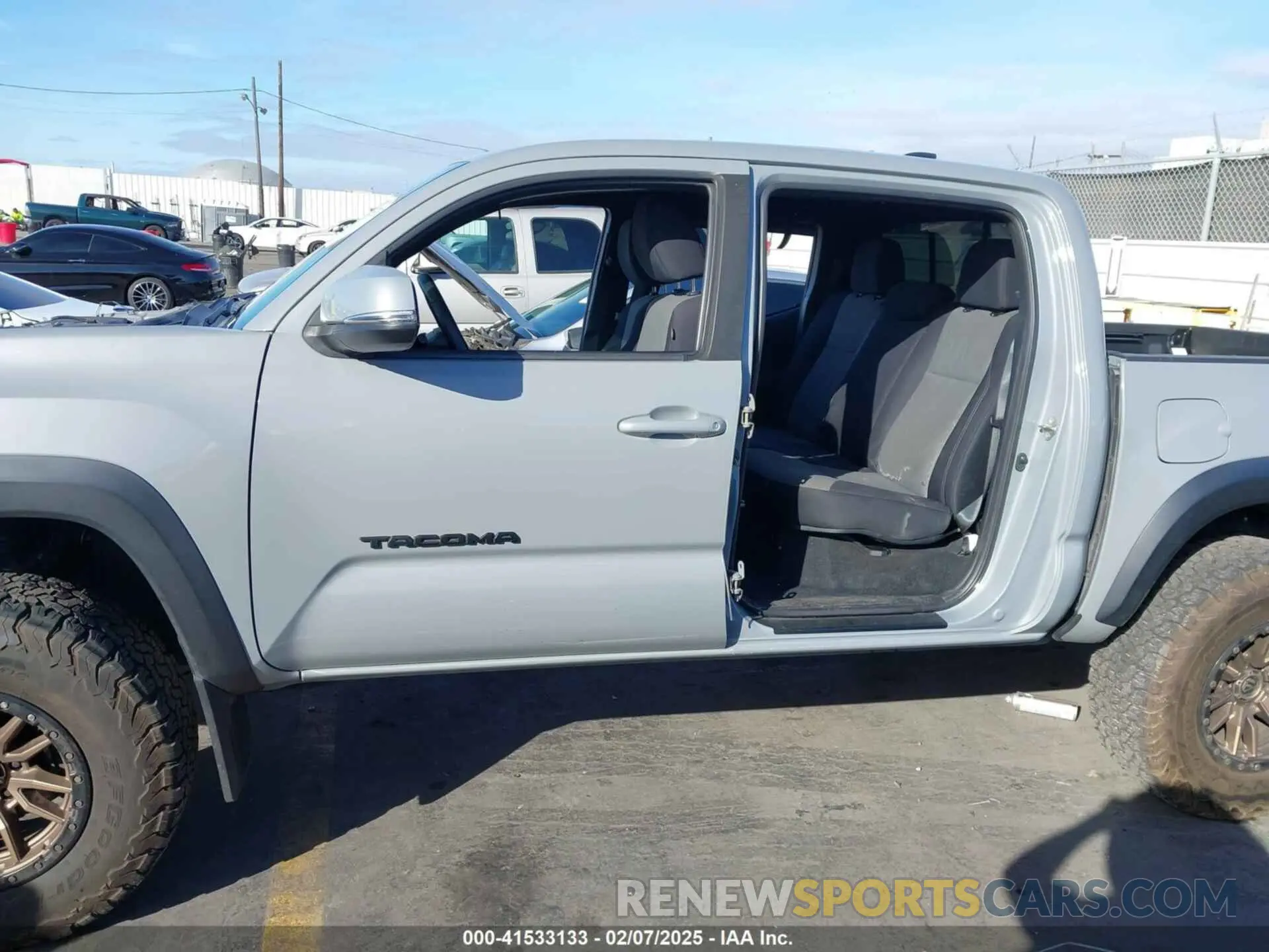 14 Photograph of a damaged car 3TMCZ5AN1LM293791 TOYOTA TACOMA 2020