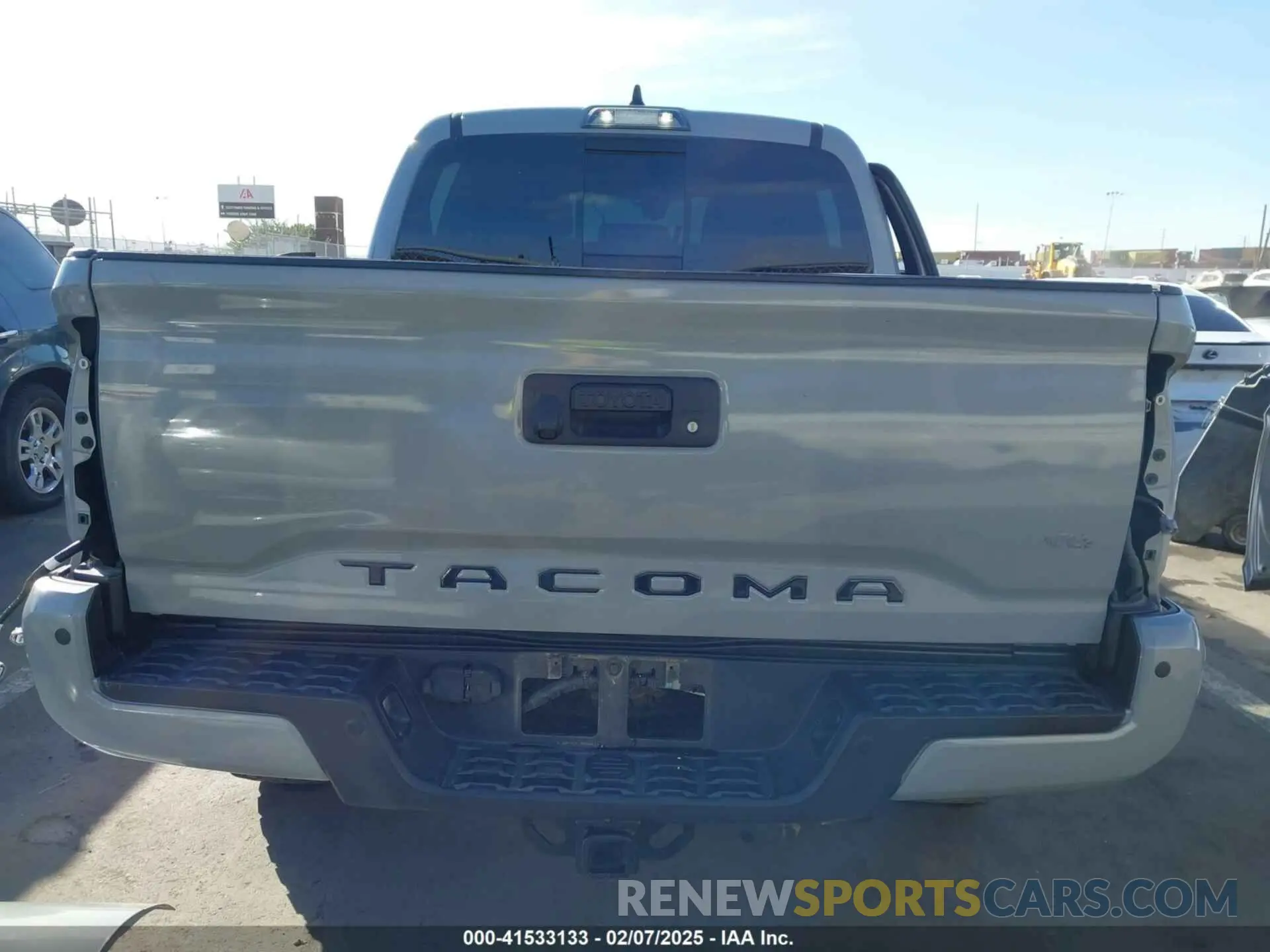 16 Photograph of a damaged car 3TMCZ5AN1LM293791 TOYOTA TACOMA 2020