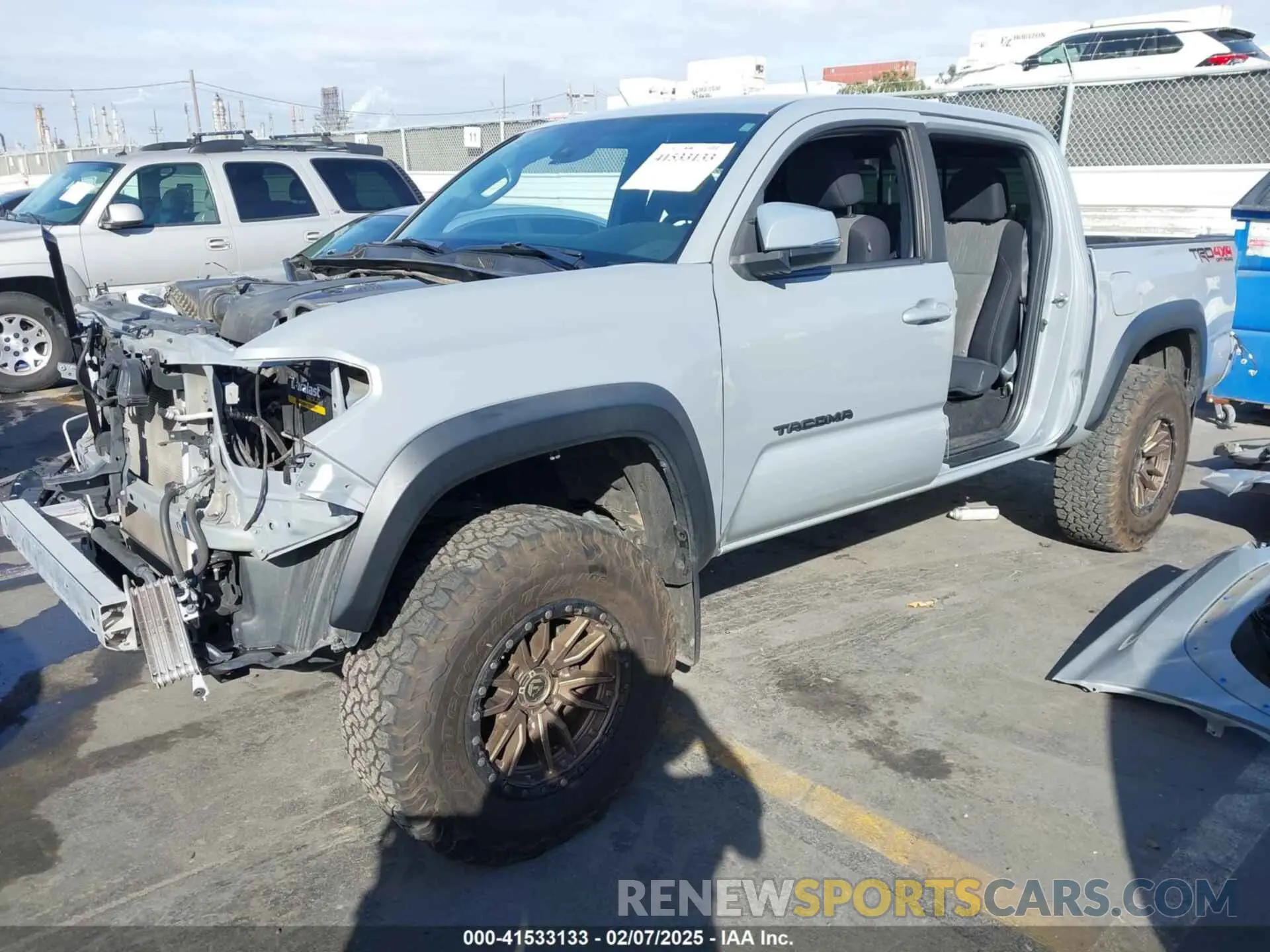 2 Photograph of a damaged car 3TMCZ5AN1LM293791 TOYOTA TACOMA 2020
