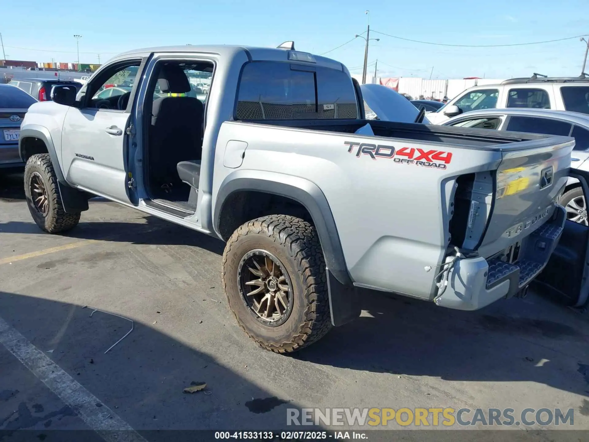3 Photograph of a damaged car 3TMCZ5AN1LM293791 TOYOTA TACOMA 2020