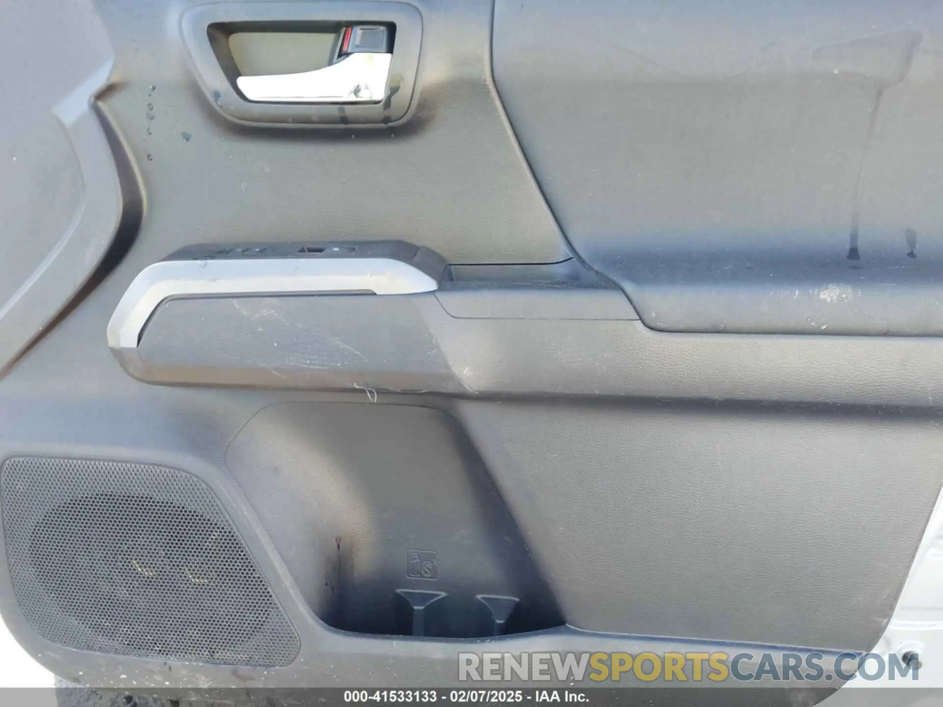 5 Photograph of a damaged car 3TMCZ5AN1LM293791 TOYOTA TACOMA 2020