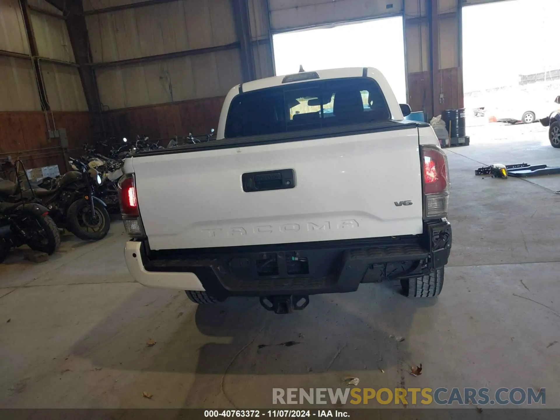 17 Photograph of a damaged car 3TMCZ5AN1LM302652 TOYOTA TACOMA 2020