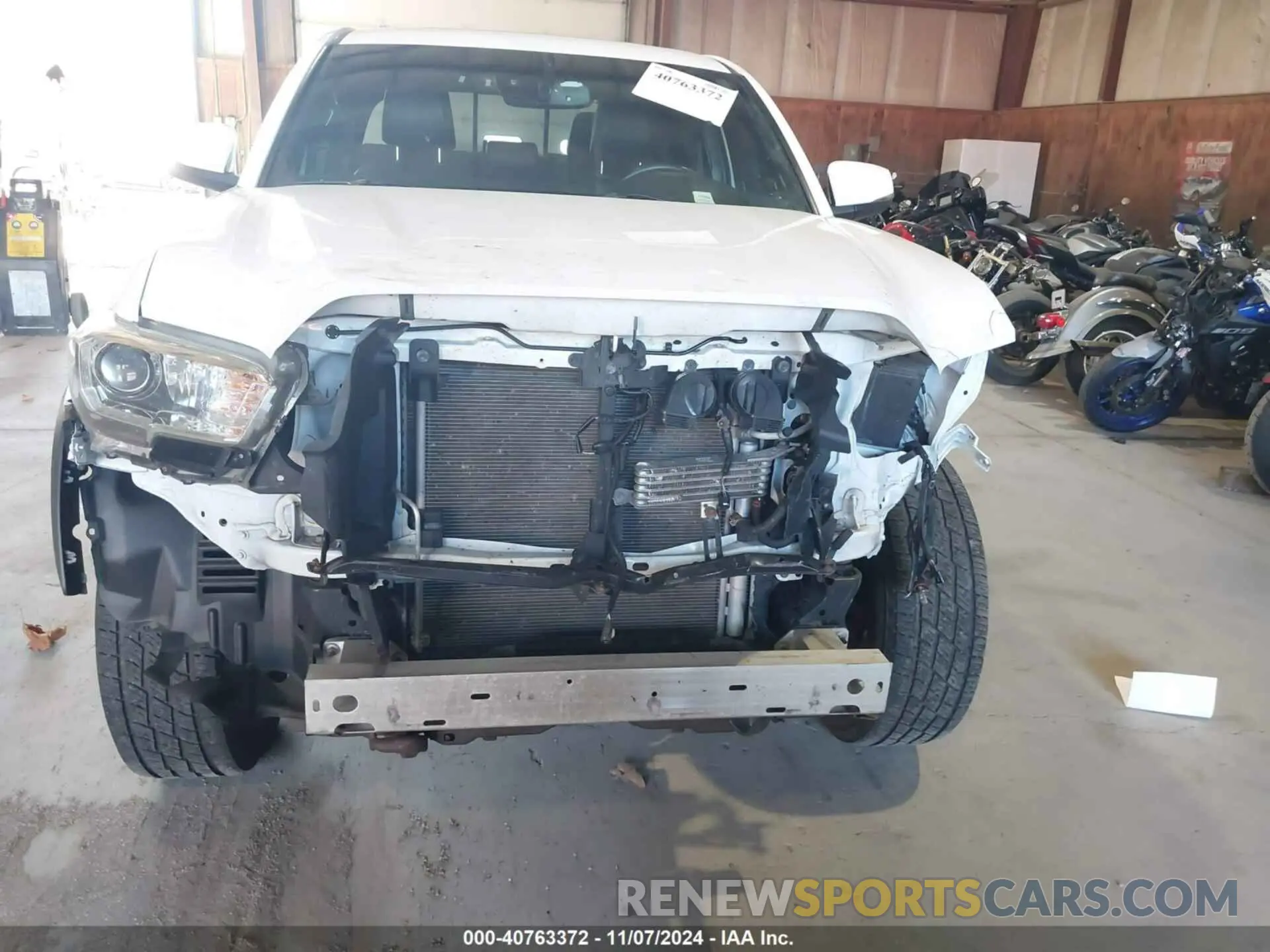 18 Photograph of a damaged car 3TMCZ5AN1LM302652 TOYOTA TACOMA 2020