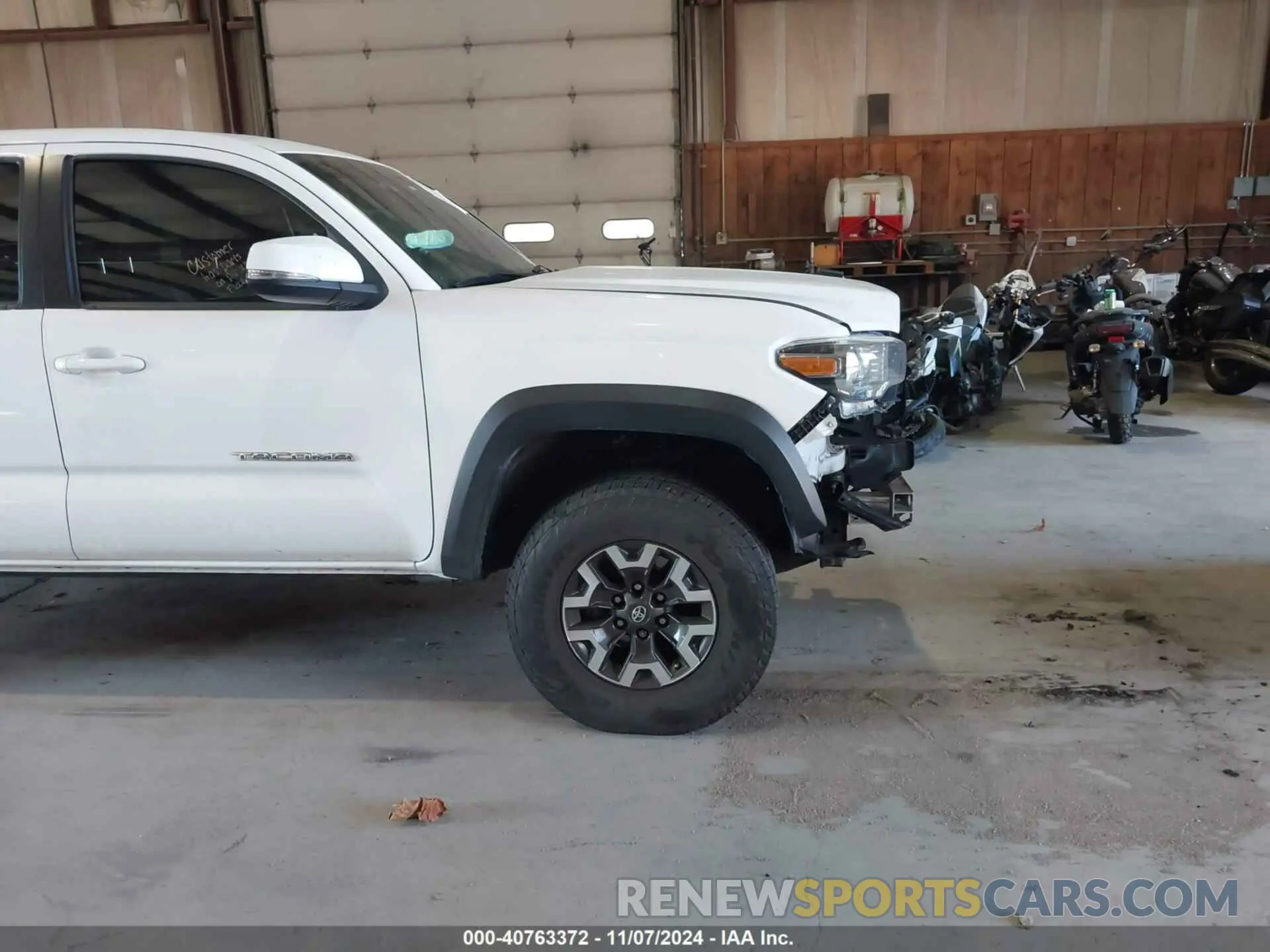 19 Photograph of a damaged car 3TMCZ5AN1LM302652 TOYOTA TACOMA 2020