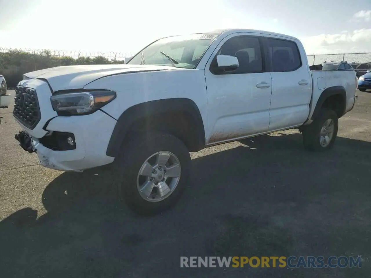 1 Photograph of a damaged car 3TMCZ5AN1LM320696 TOYOTA TACOMA 2020