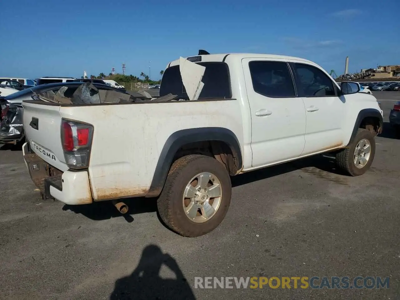 3 Photograph of a damaged car 3TMCZ5AN1LM320696 TOYOTA TACOMA 2020