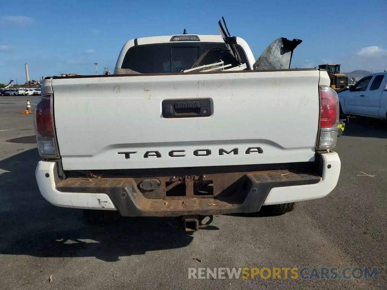 6 Photograph of a damaged car 3TMCZ5AN1LM320696 TOYOTA TACOMA 2020