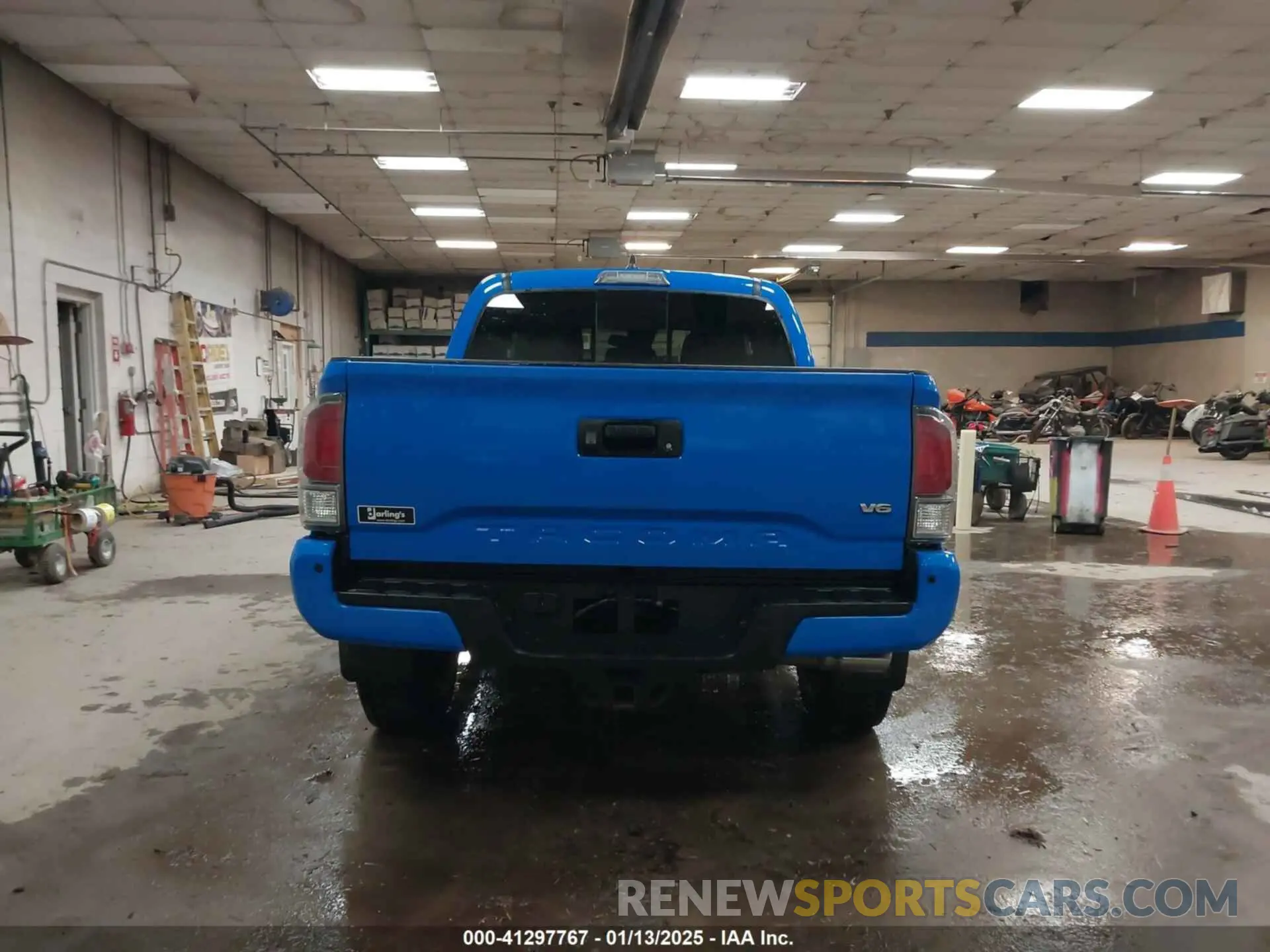 17 Photograph of a damaged car 3TMCZ5AN1LM325672 TOYOTA TACOMA 2020