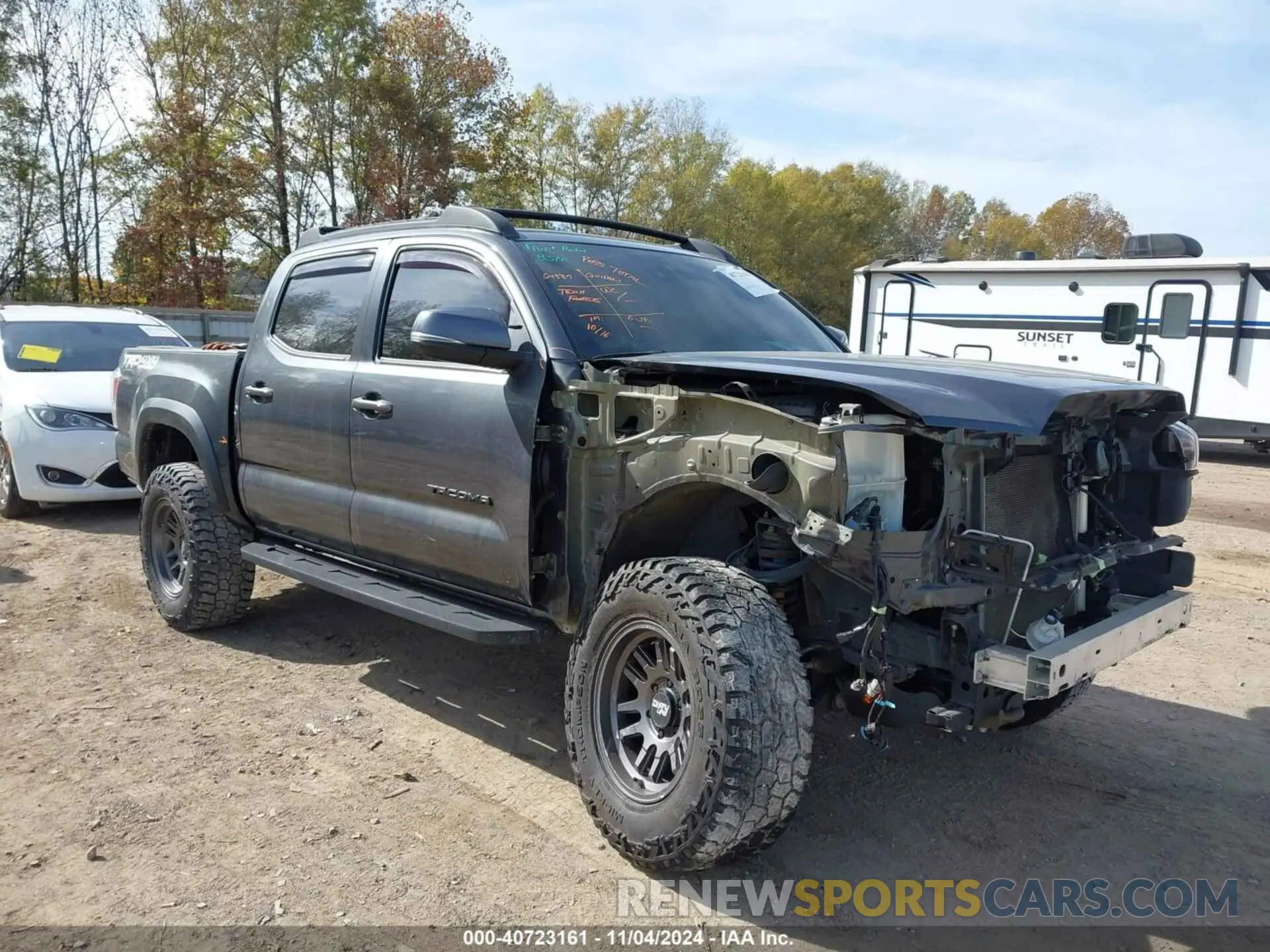 1 Photograph of a damaged car 3TMCZ5AN1LM365475 TOYOTA TACOMA 2020