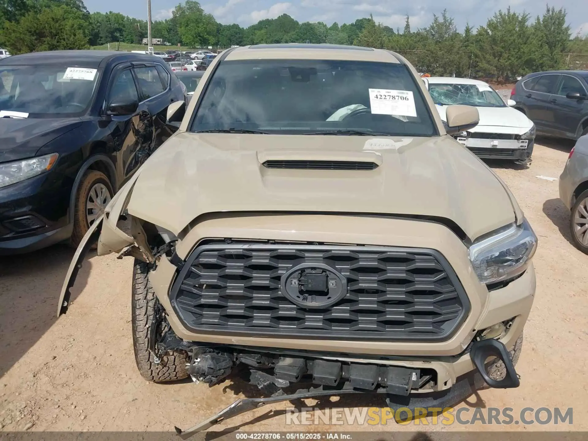 12 Photograph of a damaged car 3TMCZ5AN2LM329438 TOYOTA TACOMA 2020