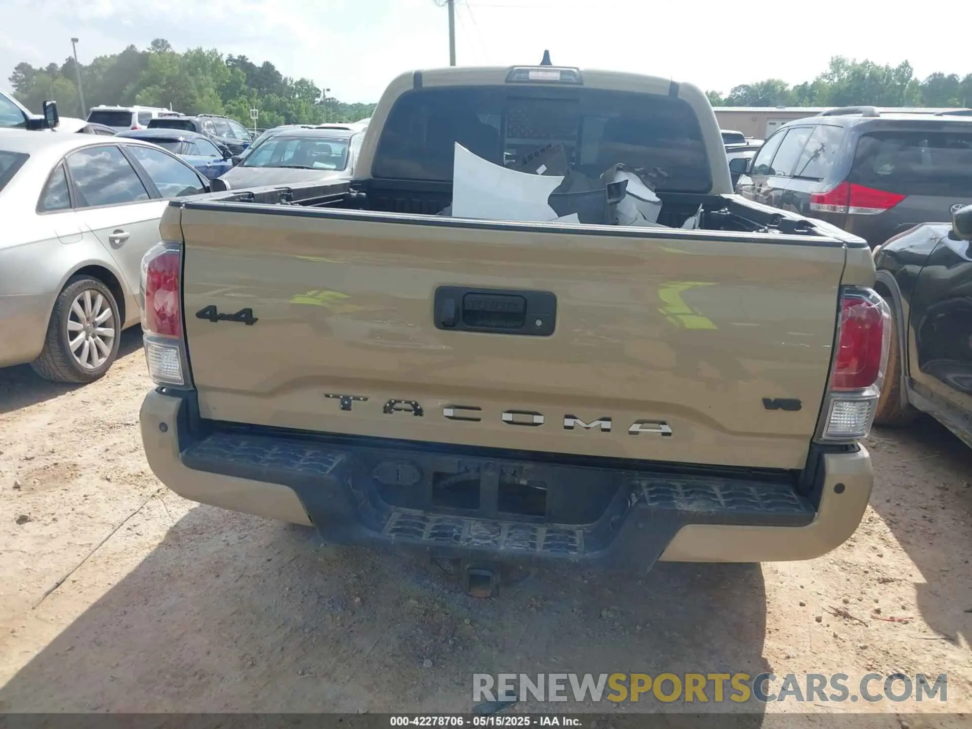 16 Photograph of a damaged car 3TMCZ5AN2LM329438 TOYOTA TACOMA 2020