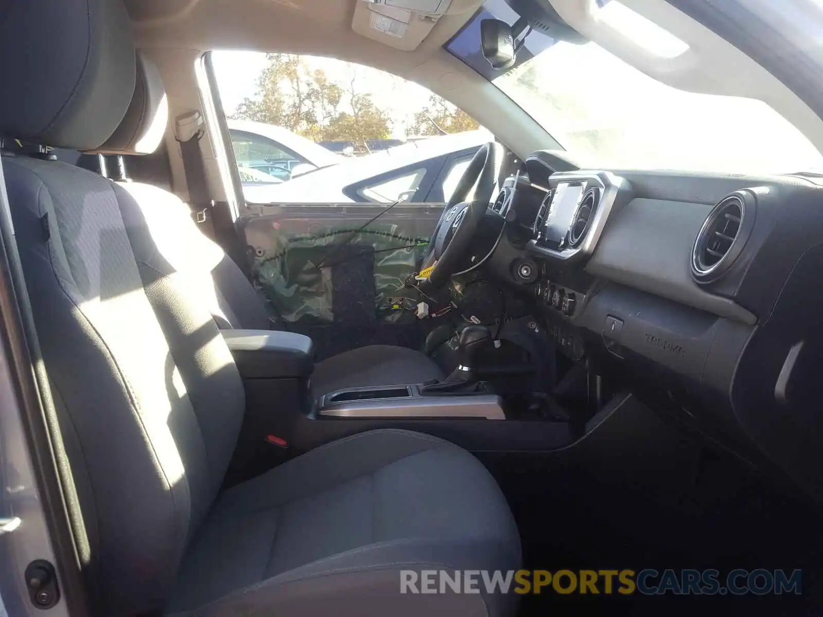 5 Photograph of a damaged car 3TMCZ5AN2LM336759 TOYOTA TACOMA 2020