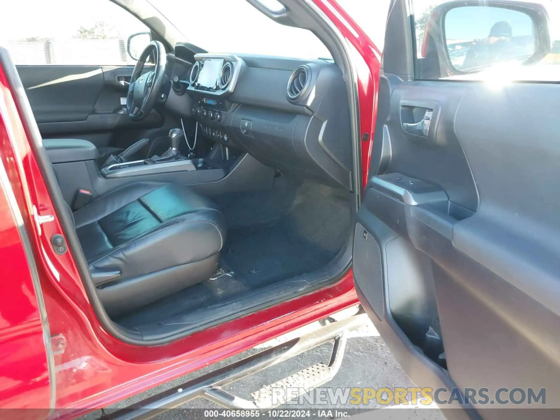 5 Photograph of a damaged car 3TMCZ5AN3LM312339 TOYOTA TACOMA 2020