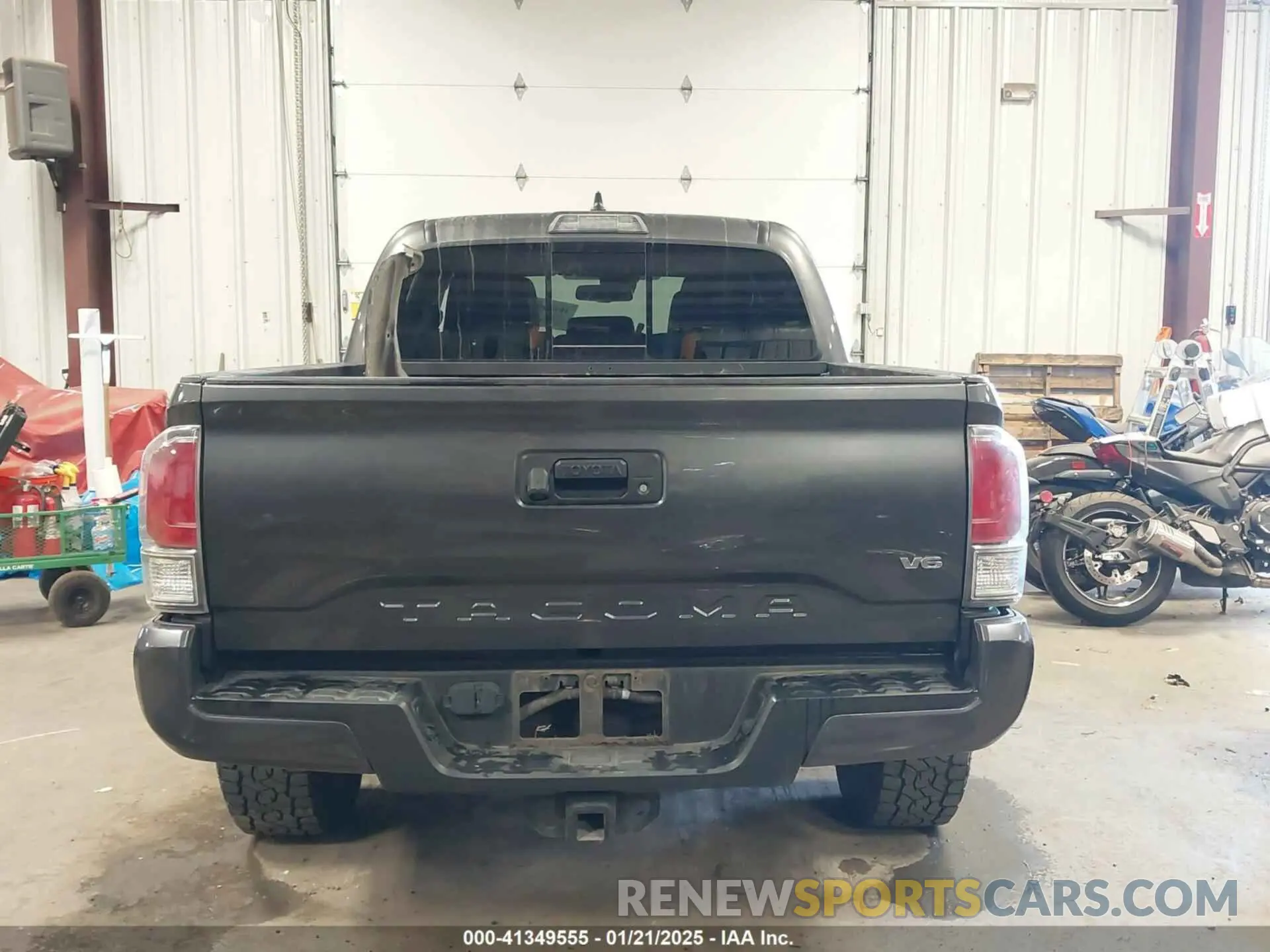 17 Photograph of a damaged car 3TMCZ5AN3LM314754 TOYOTA TACOMA 2020