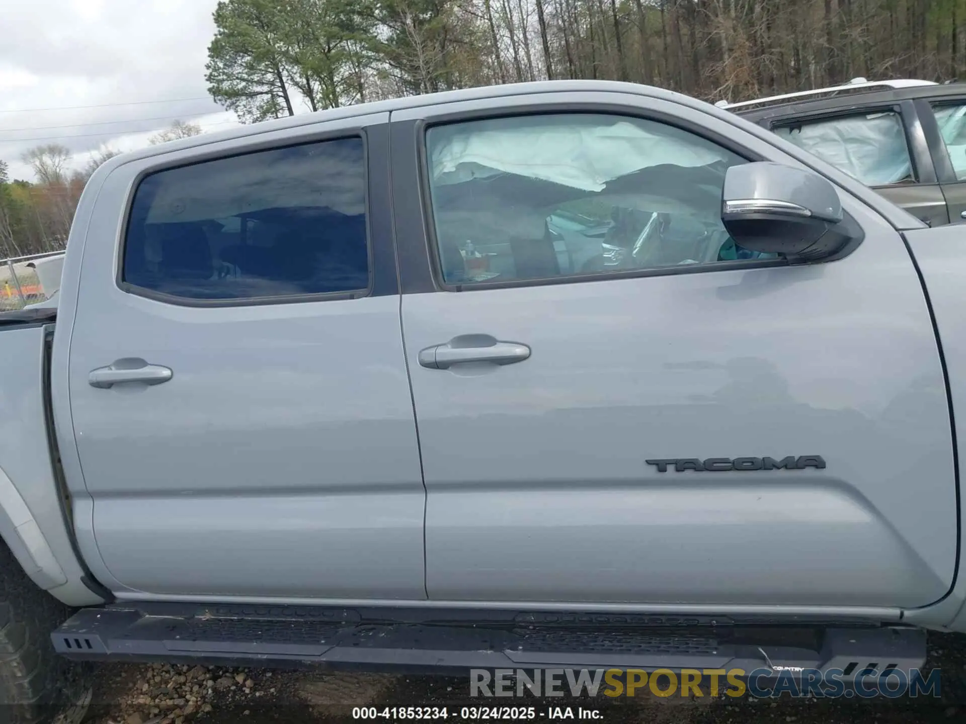 14 Photograph of a damaged car 3TMCZ5AN3LM318125 TOYOTA TACOMA 2020