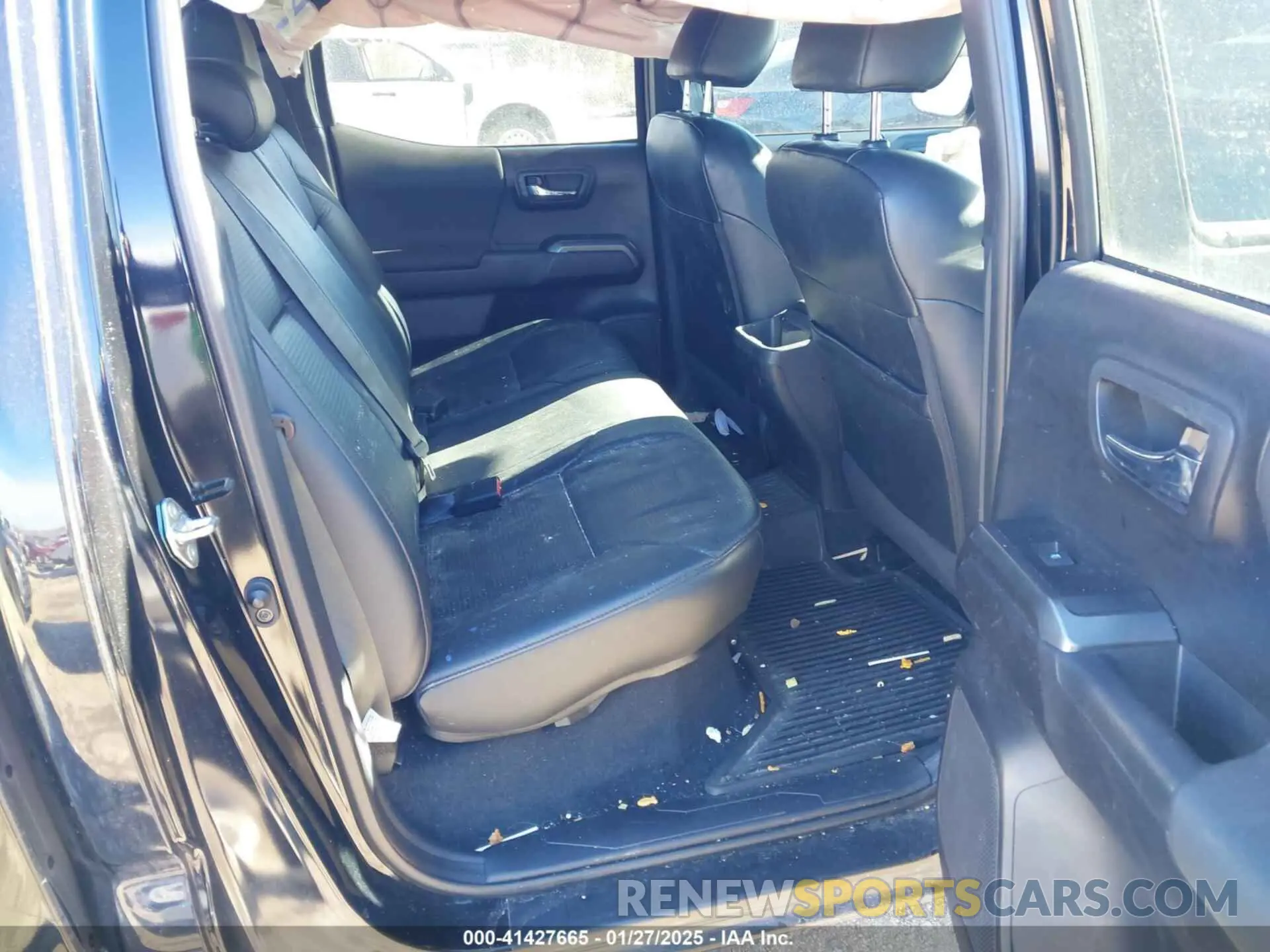 8 Photograph of a damaged car 3TMCZ5AN3LM337337 TOYOTA TACOMA 2020