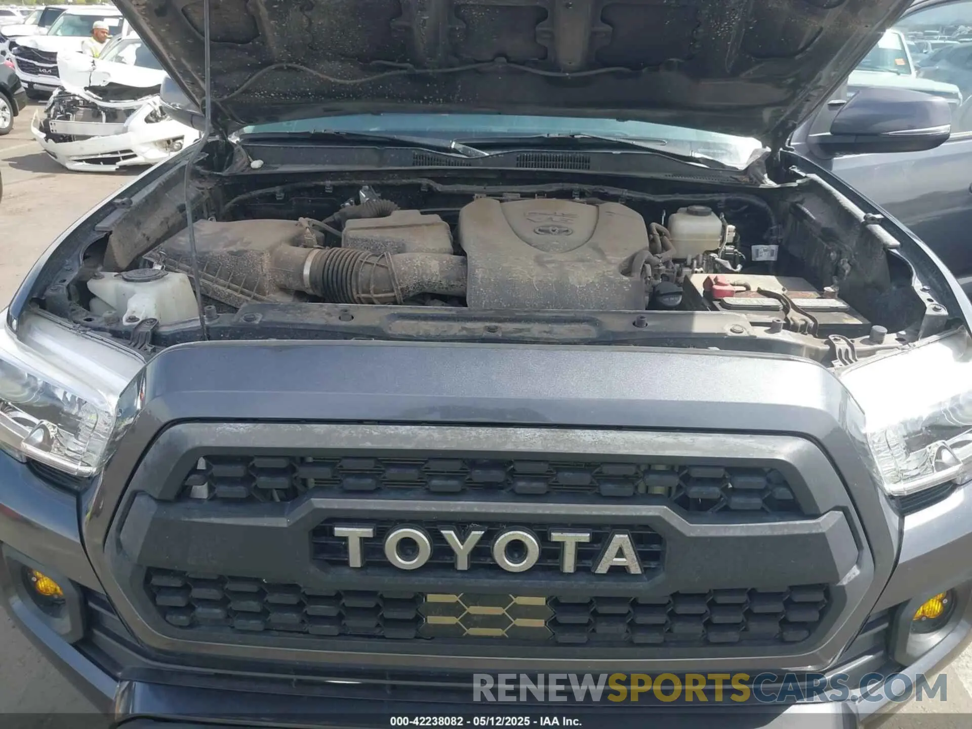 10 Photograph of a damaged car 3TMCZ5AN3LM357510 TOYOTA TACOMA 2020