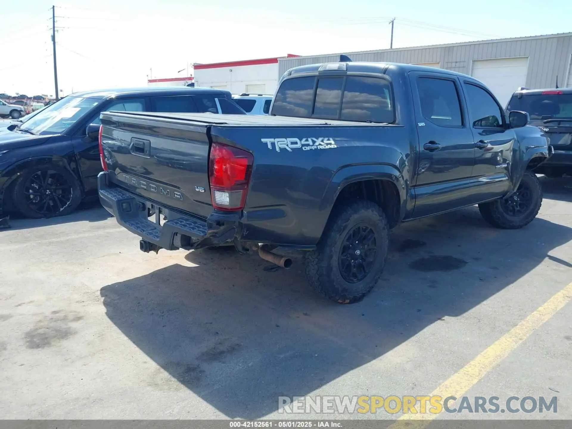 4 Photograph of a damaged car 3TMCZ5AN4LM310874 TOYOTA TACOMA 2020