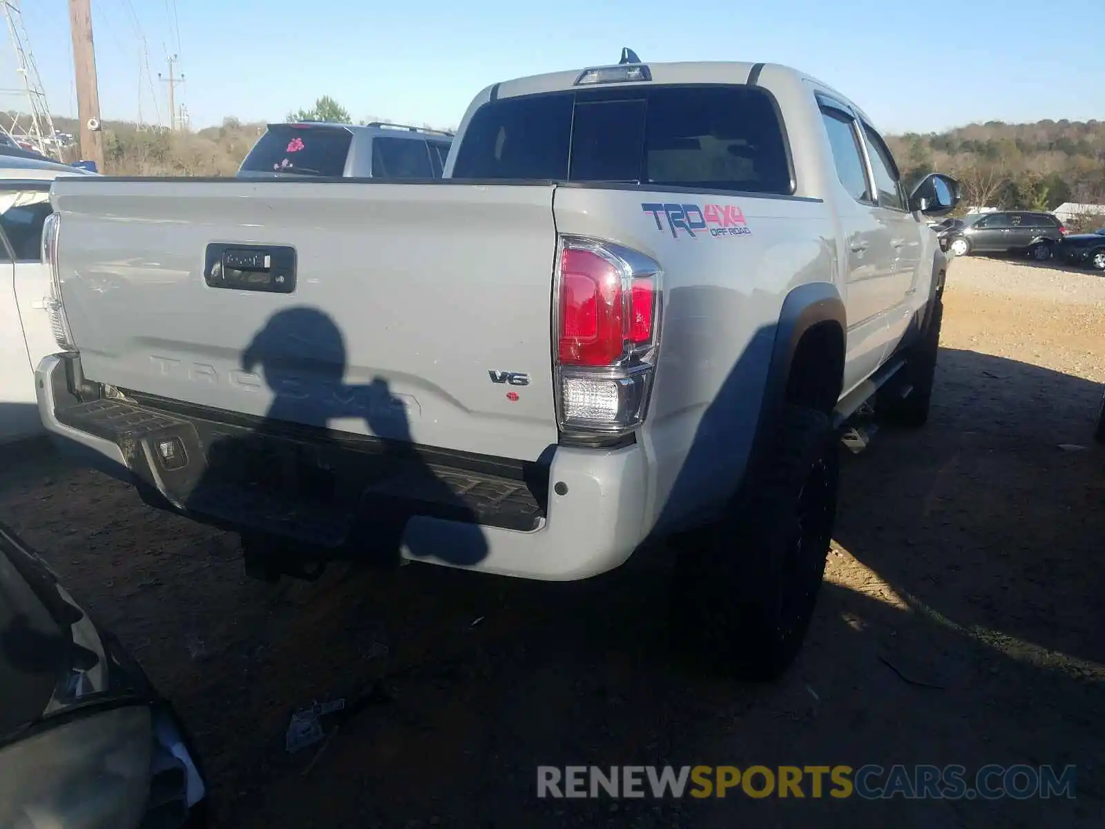 4 Photograph of a damaged car 3TMCZ5AN4LM313984 TOYOTA TACOMA 2020