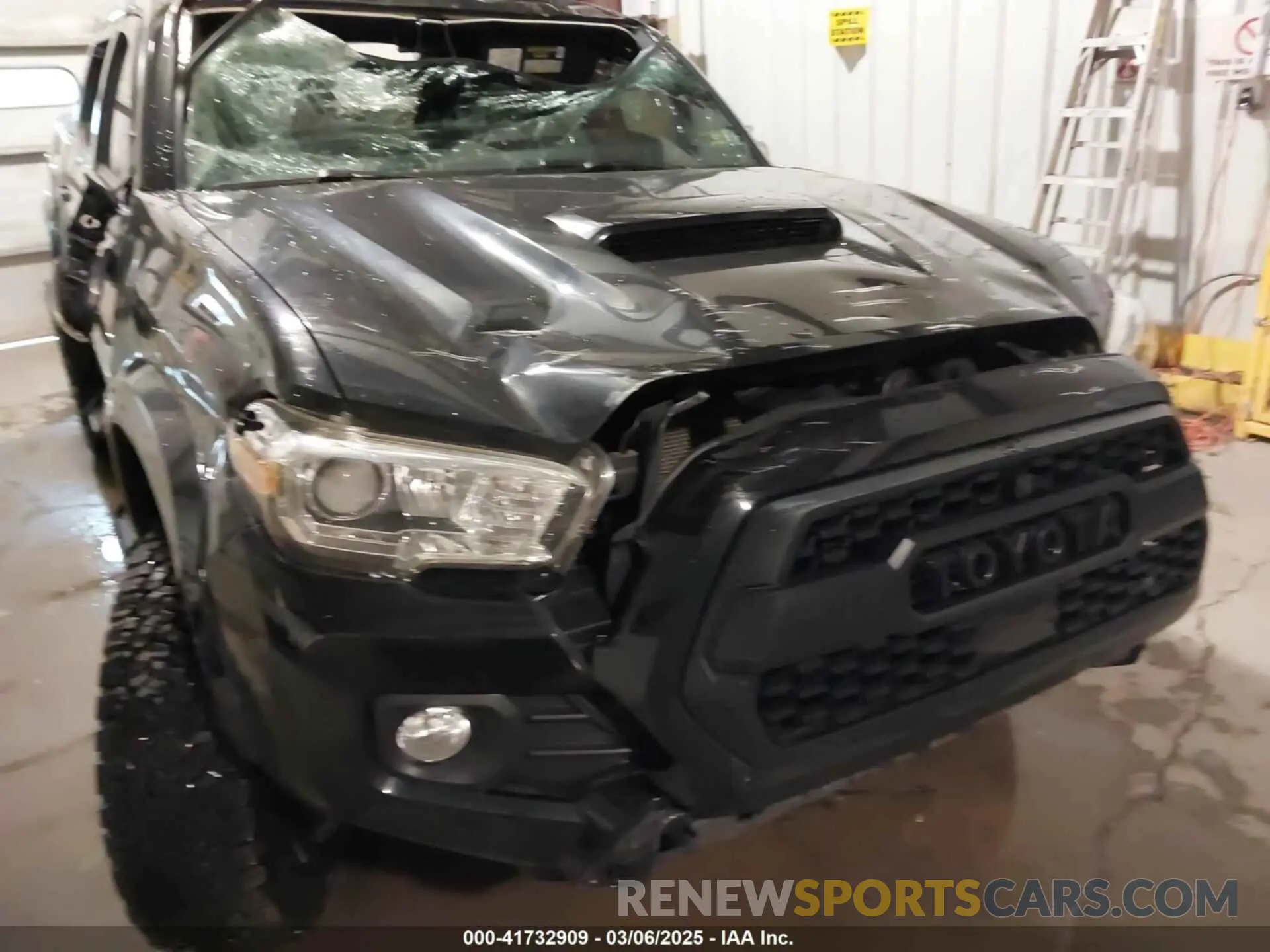 14 Photograph of a damaged car 3TMCZ5AN4LM351344 TOYOTA TACOMA 2020
