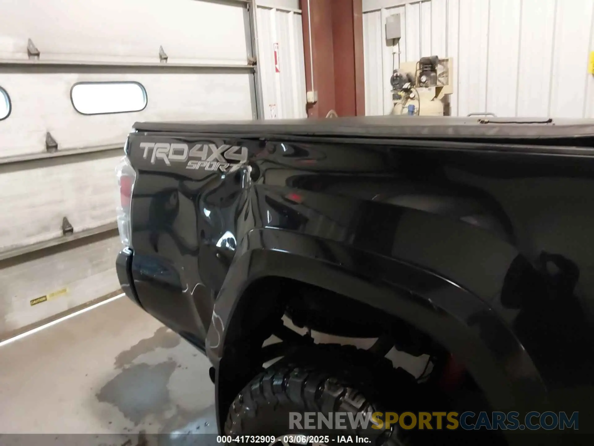 17 Photograph of a damaged car 3TMCZ5AN4LM351344 TOYOTA TACOMA 2020