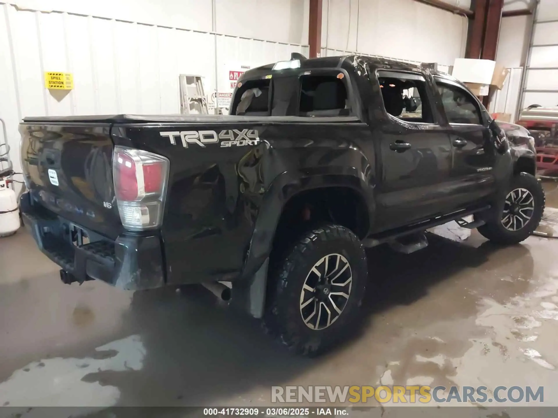 4 Photograph of a damaged car 3TMCZ5AN4LM351344 TOYOTA TACOMA 2020