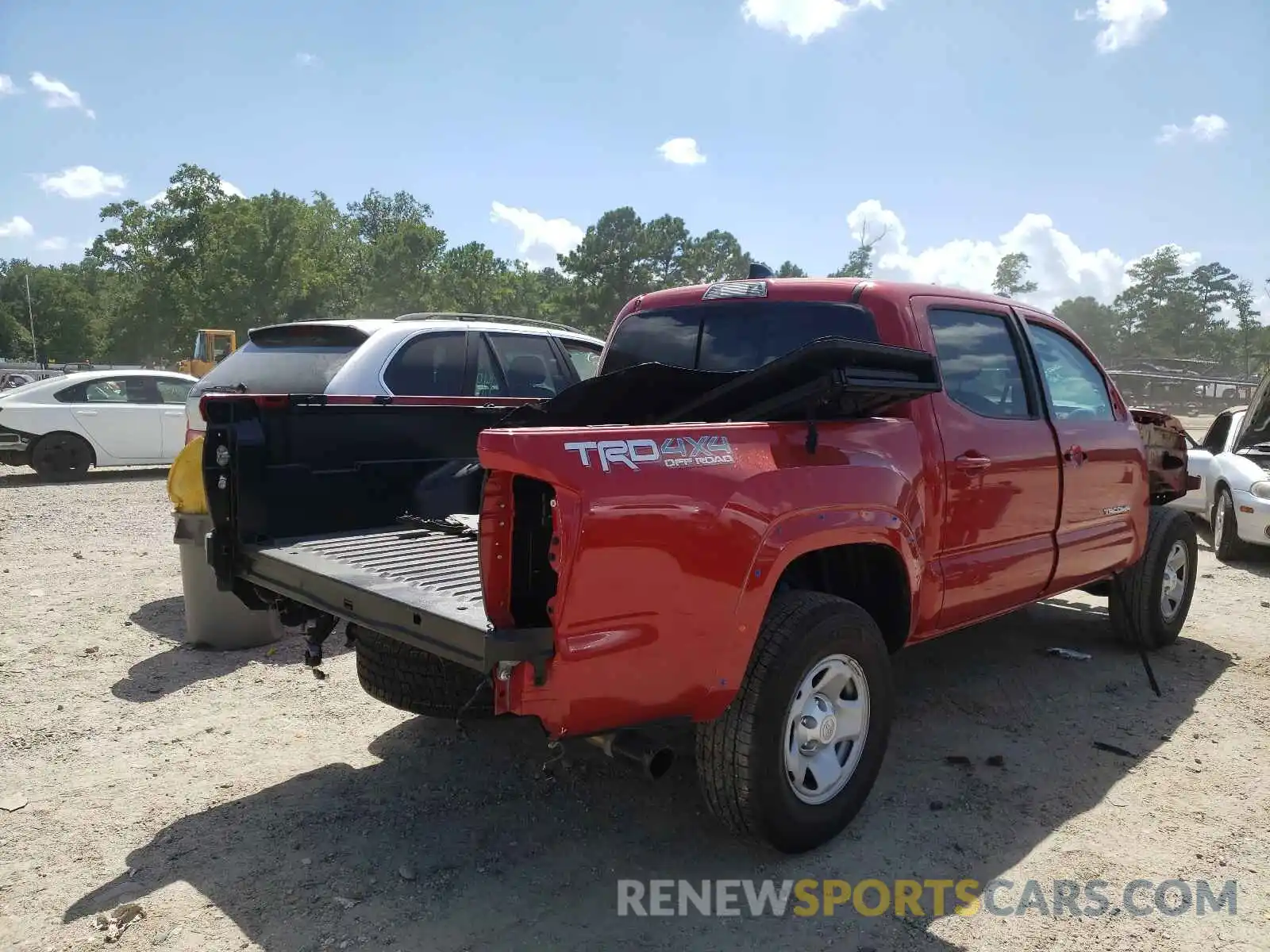 4 Photograph of a damaged car 3TMCZ5AN5LM293616 TOYOTA TACOMA 2020