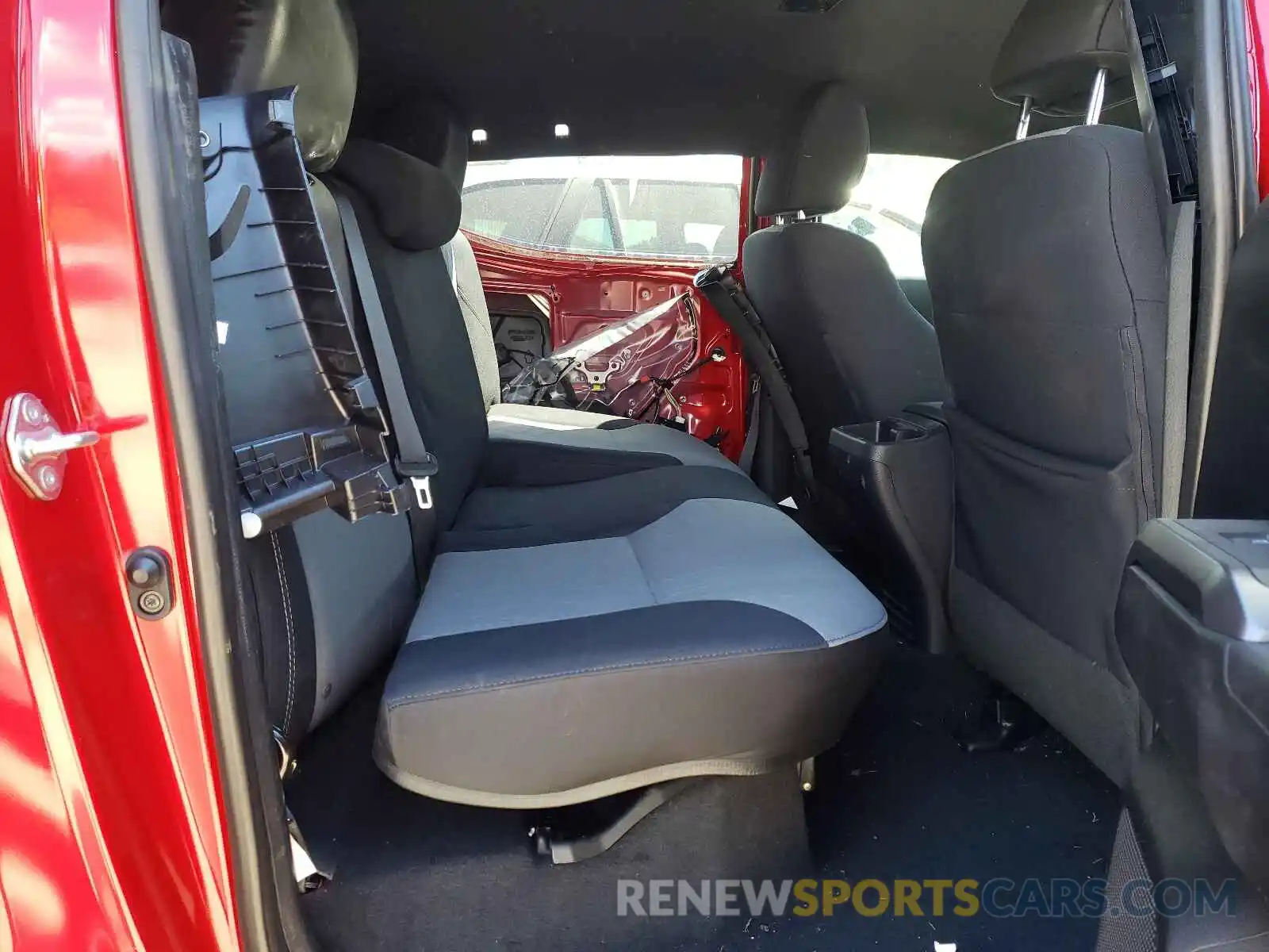 6 Photograph of a damaged car 3TMCZ5AN5LM293616 TOYOTA TACOMA 2020