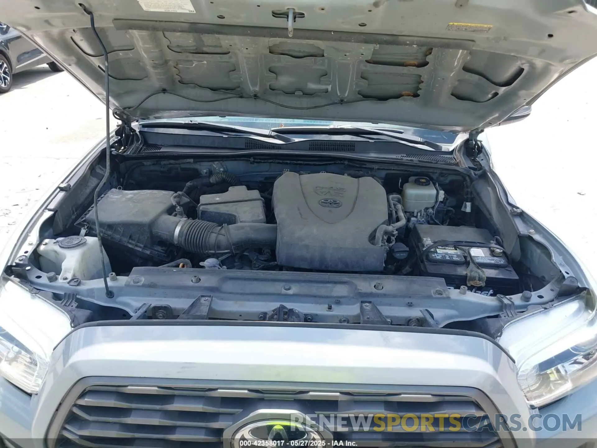 10 Photograph of a damaged car 3TMCZ5AN5LM318434 TOYOTA TACOMA 2020