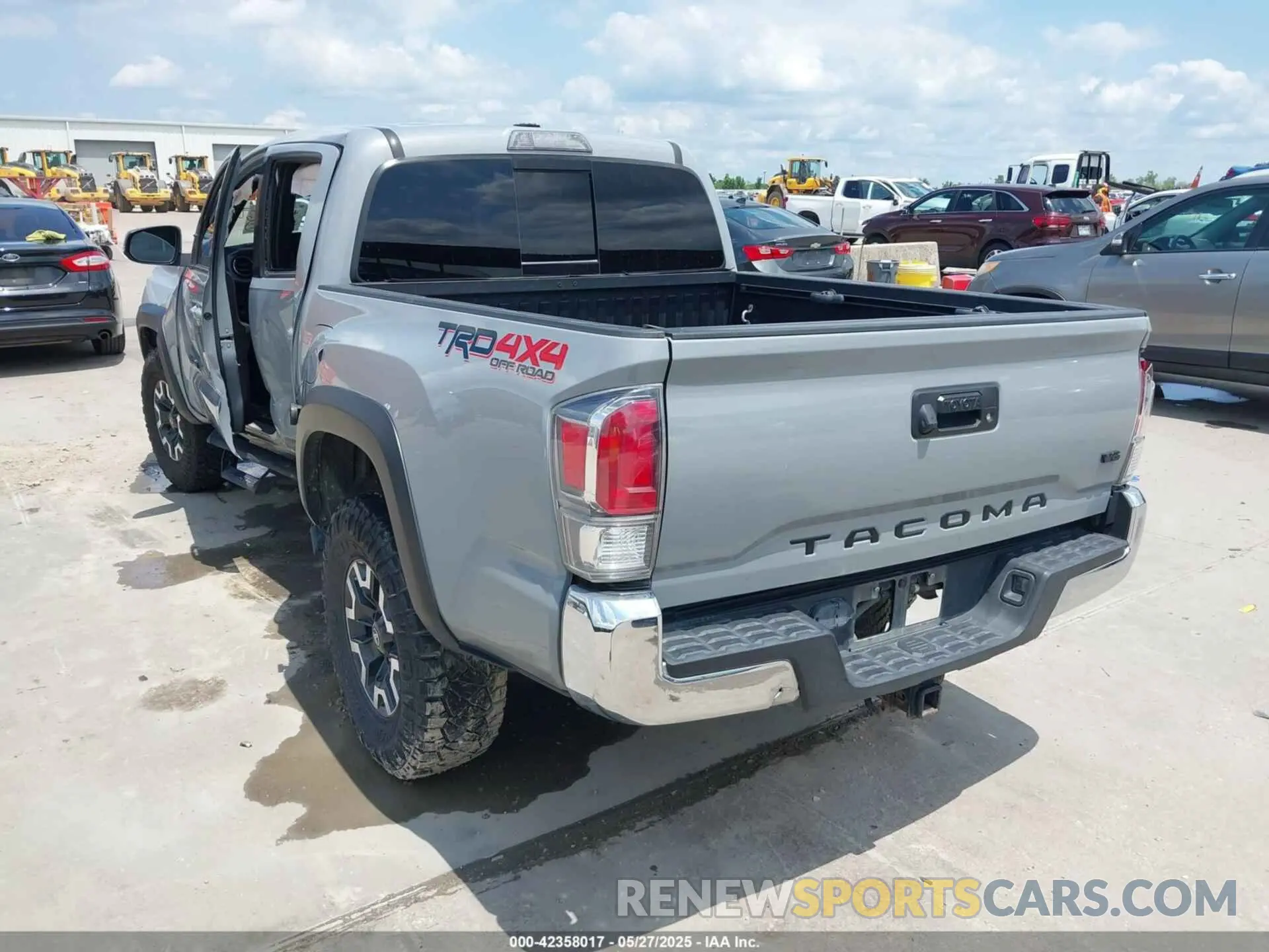 3 Photograph of a damaged car 3TMCZ5AN5LM318434 TOYOTA TACOMA 2020