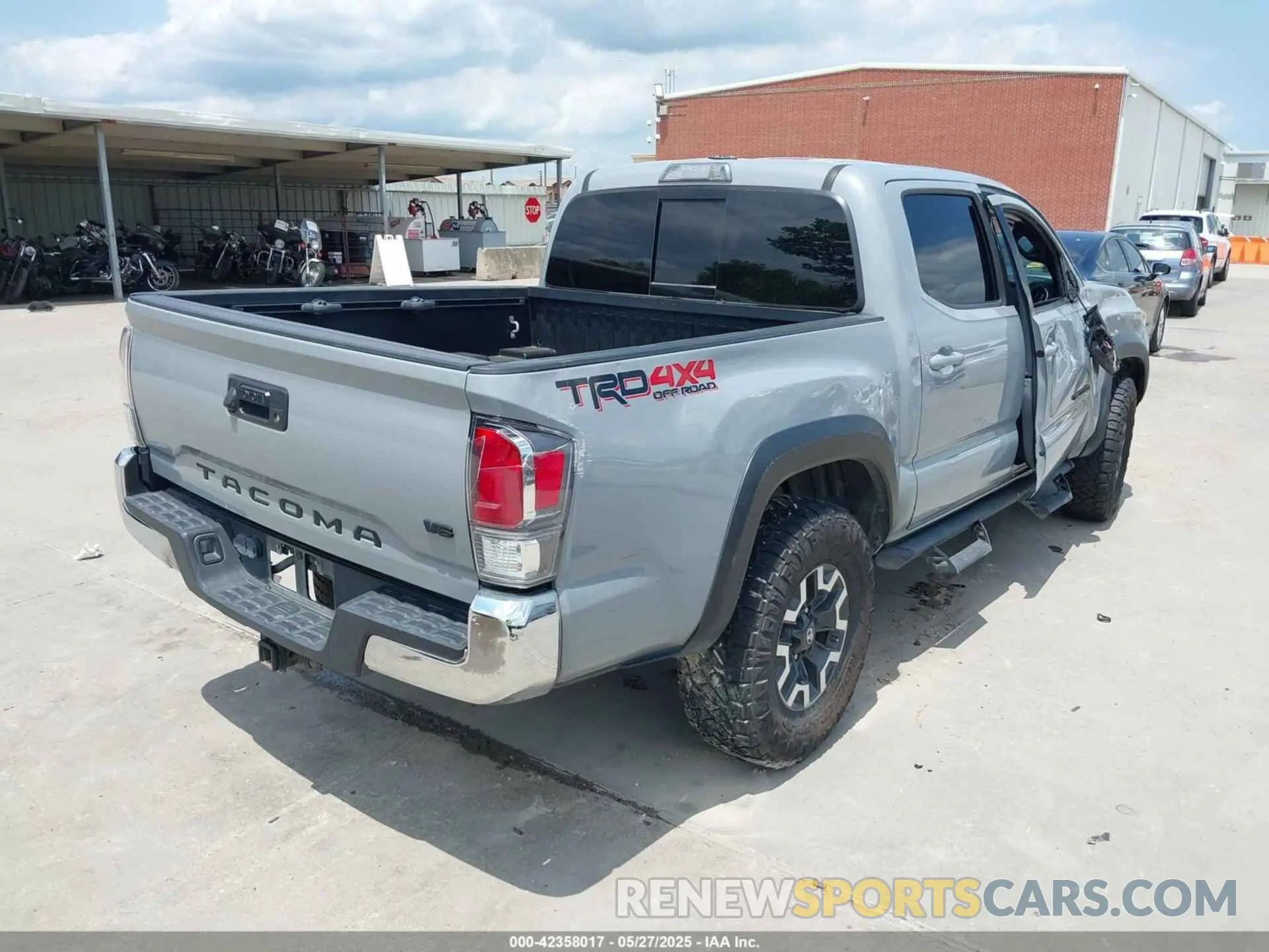 4 Photograph of a damaged car 3TMCZ5AN5LM318434 TOYOTA TACOMA 2020