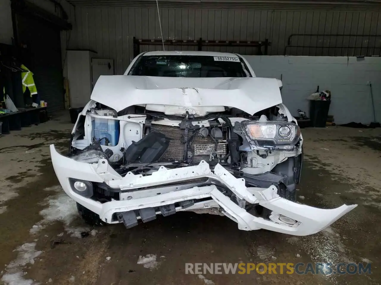 5 Photograph of a damaged car 3TMCZ5AN5LM325643 TOYOTA TACOMA 2020